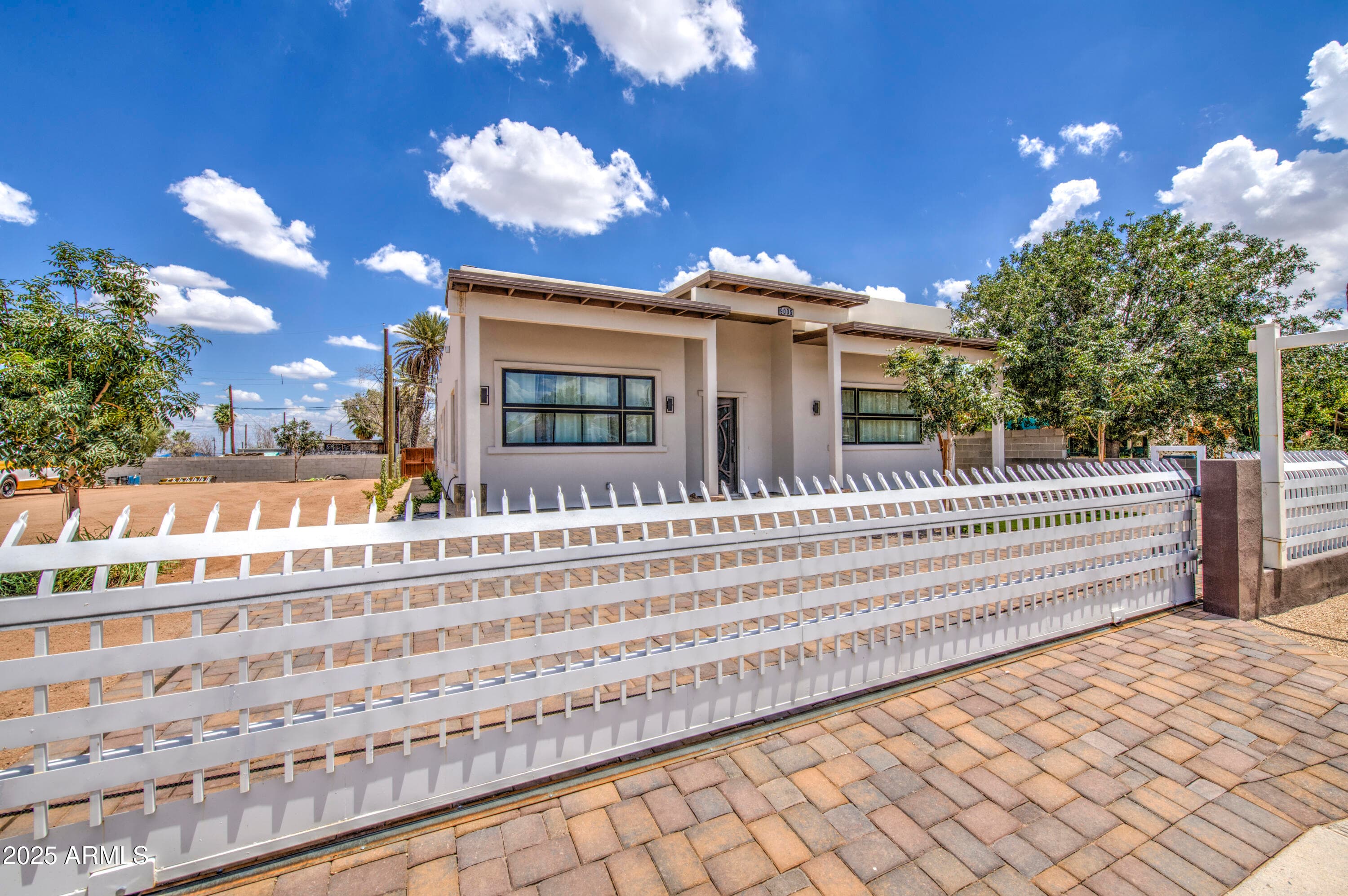 9005 S Calle Sahuaro -- — photo 1