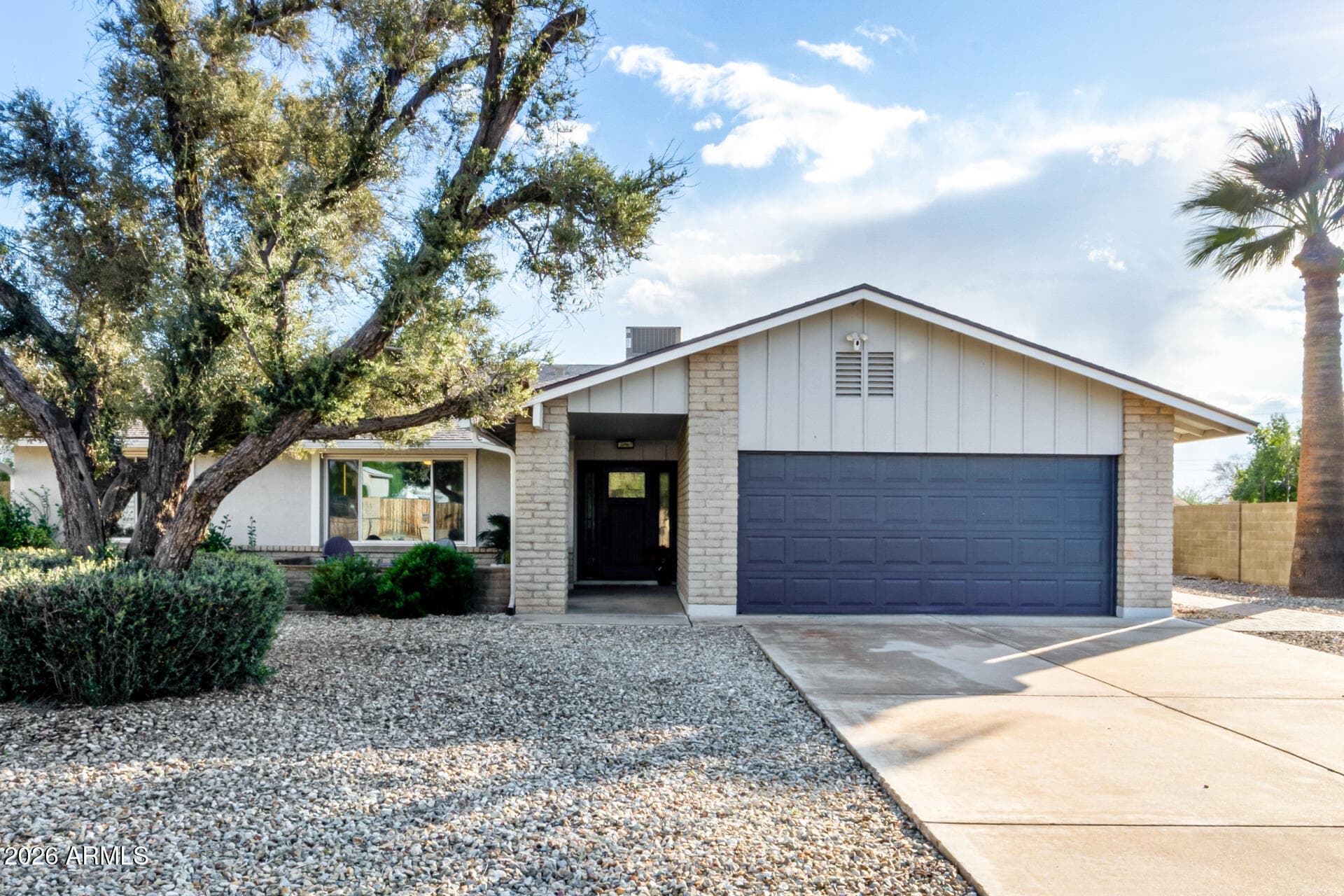 5417 W Beck Ln — photo 2