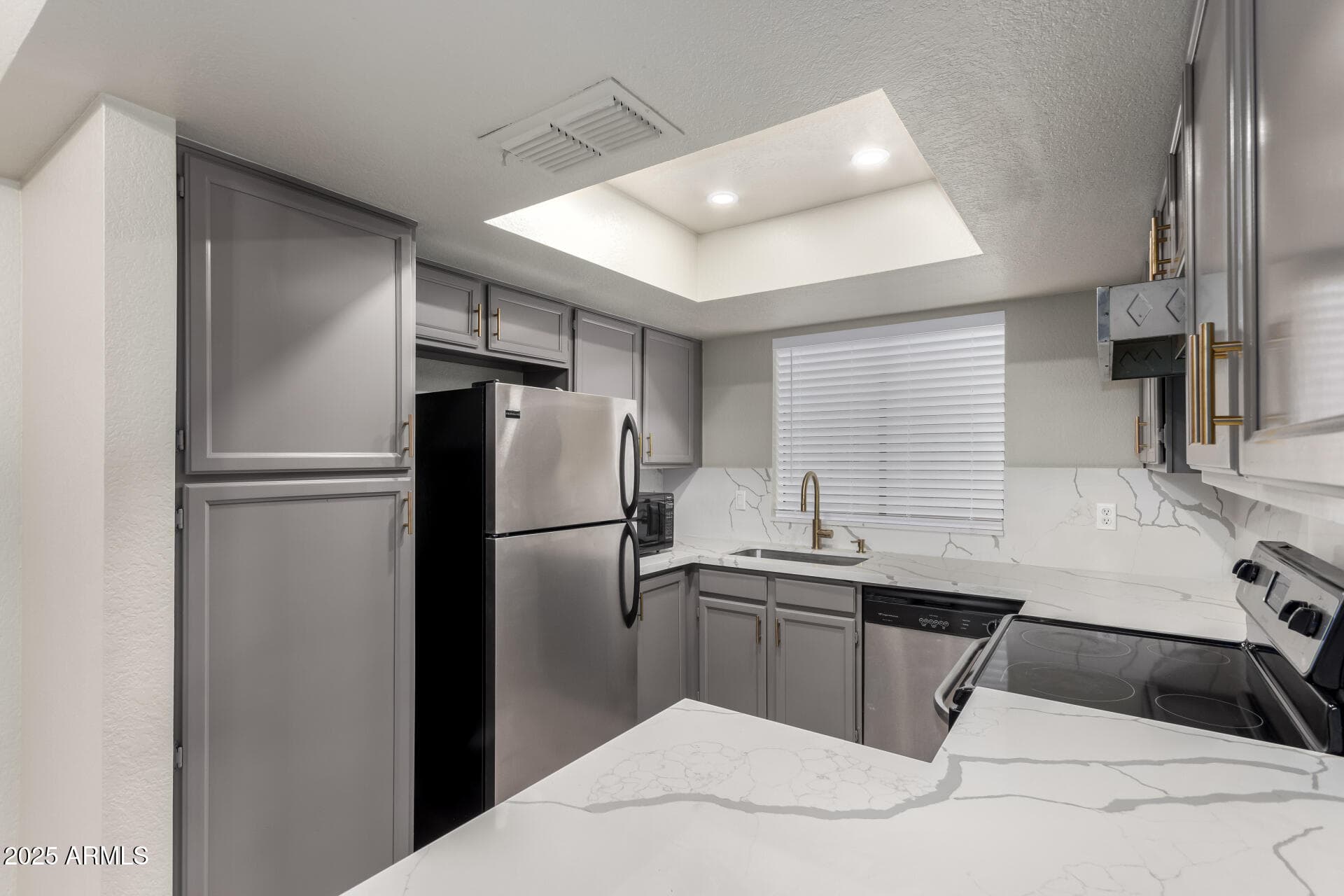 1905 E UNIVERSITY DR - See more photos