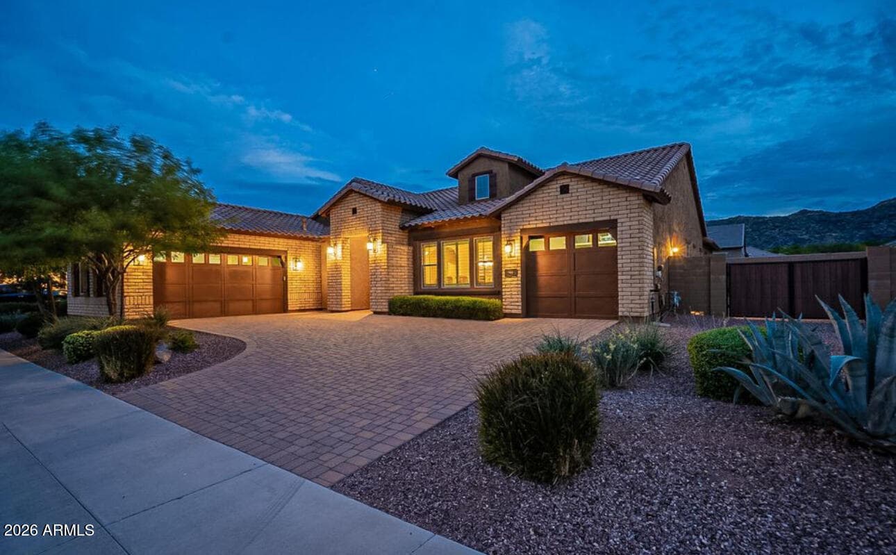 2915 E Constance Way — photo 1