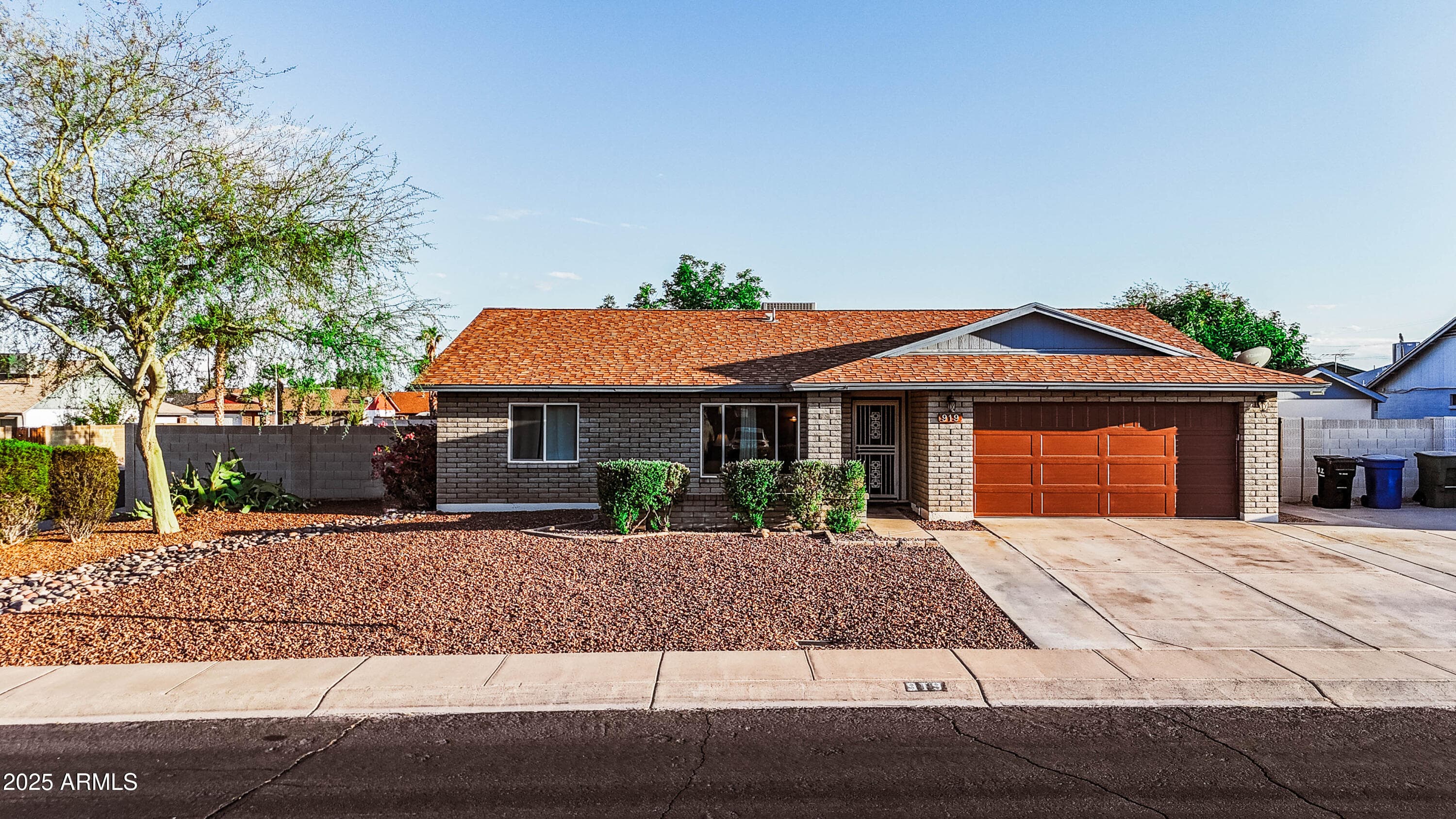 919 W Lodge Dr — photo 1