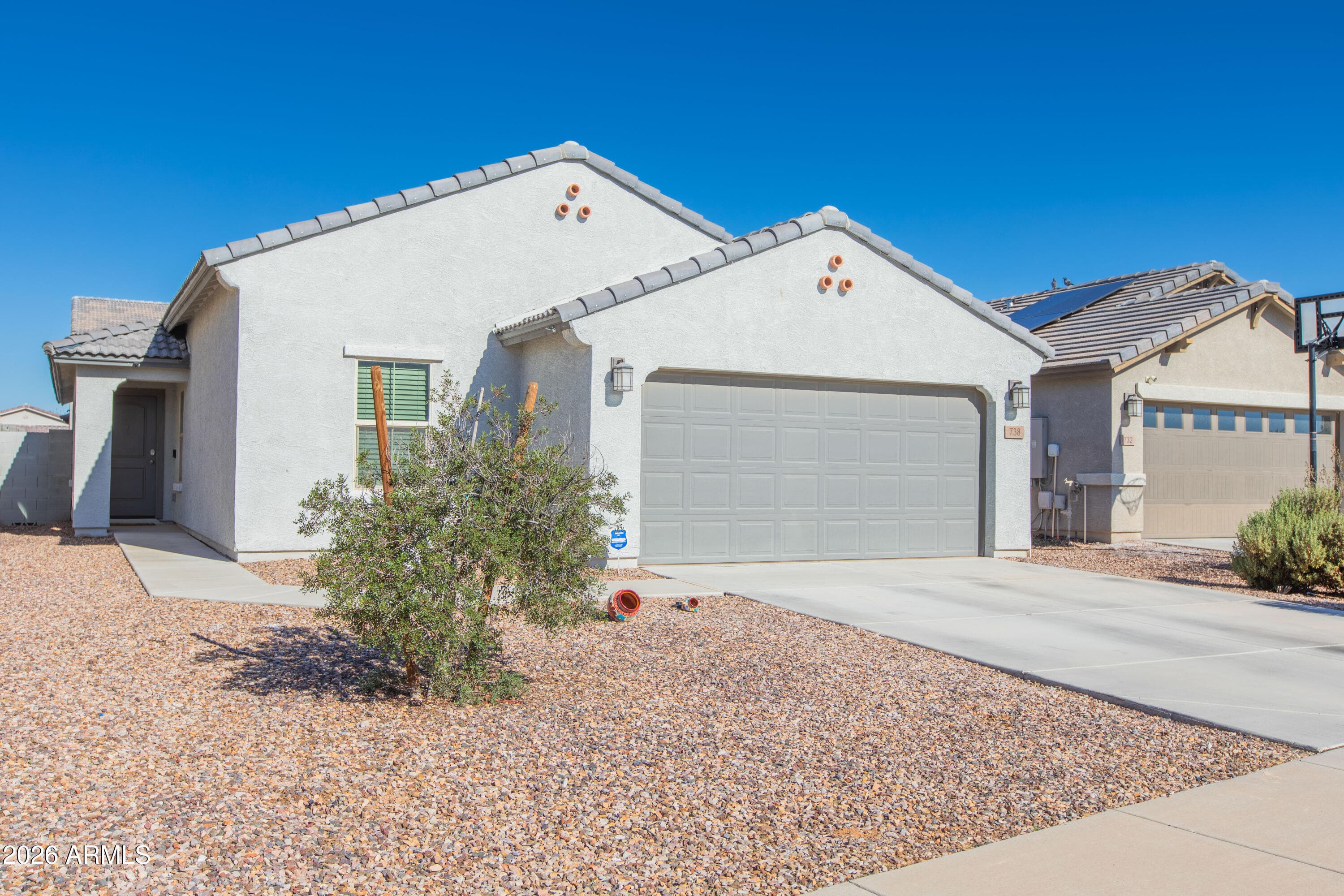 738 W Jardin Dr — photo 2
