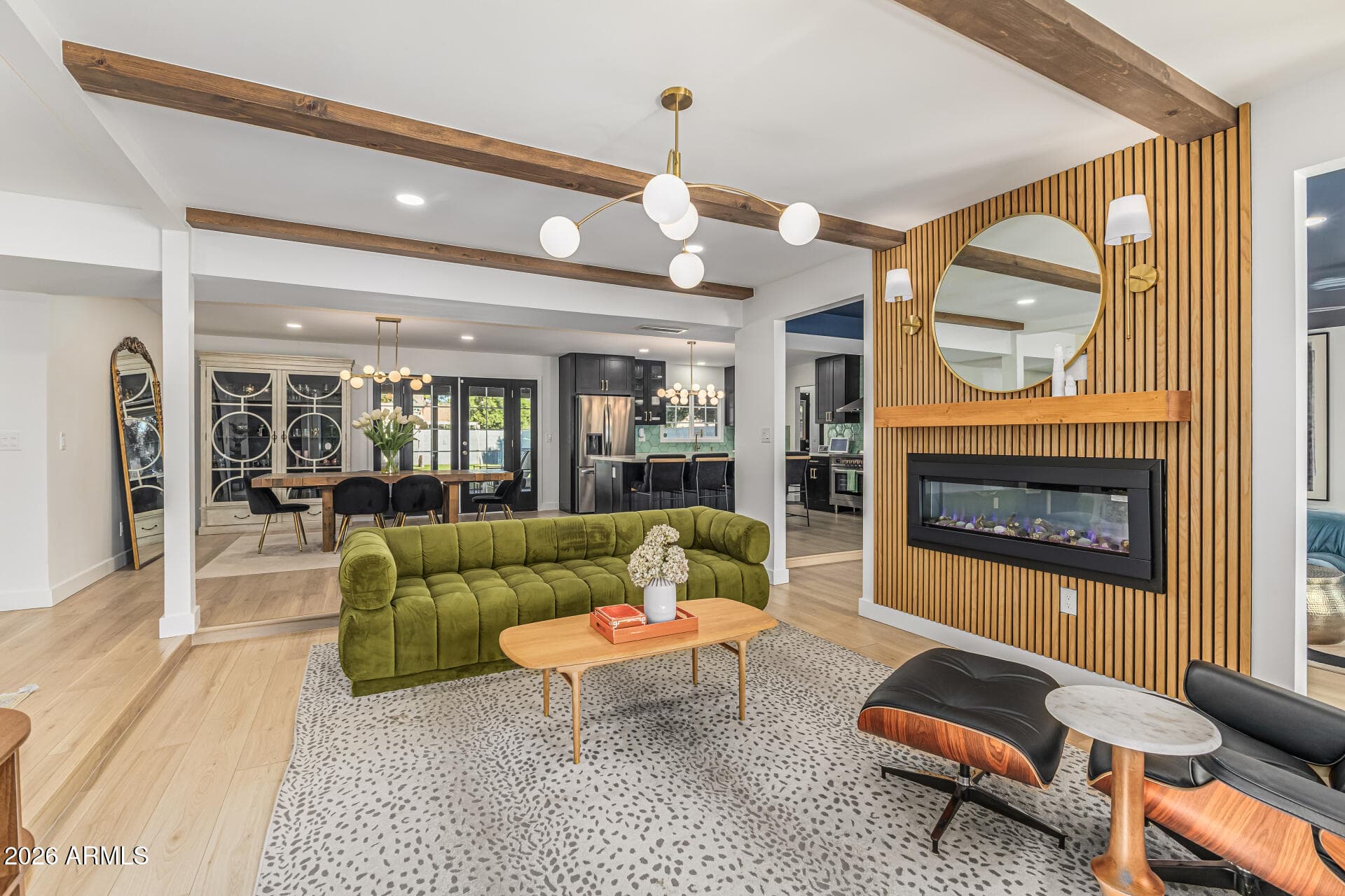 3202 E Corrine Dr — photo 2