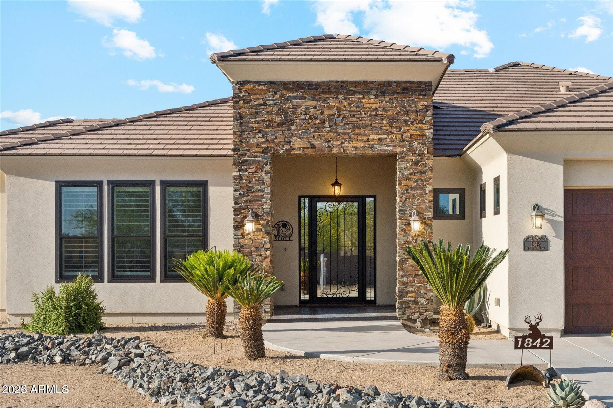 1842 W Mesquite St — photo 1