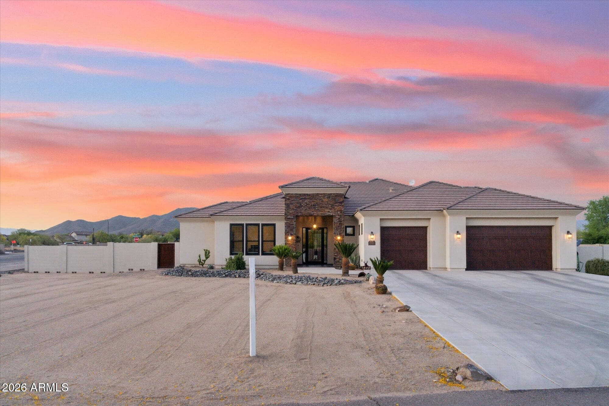 1842 W Mesquite St — photo 2