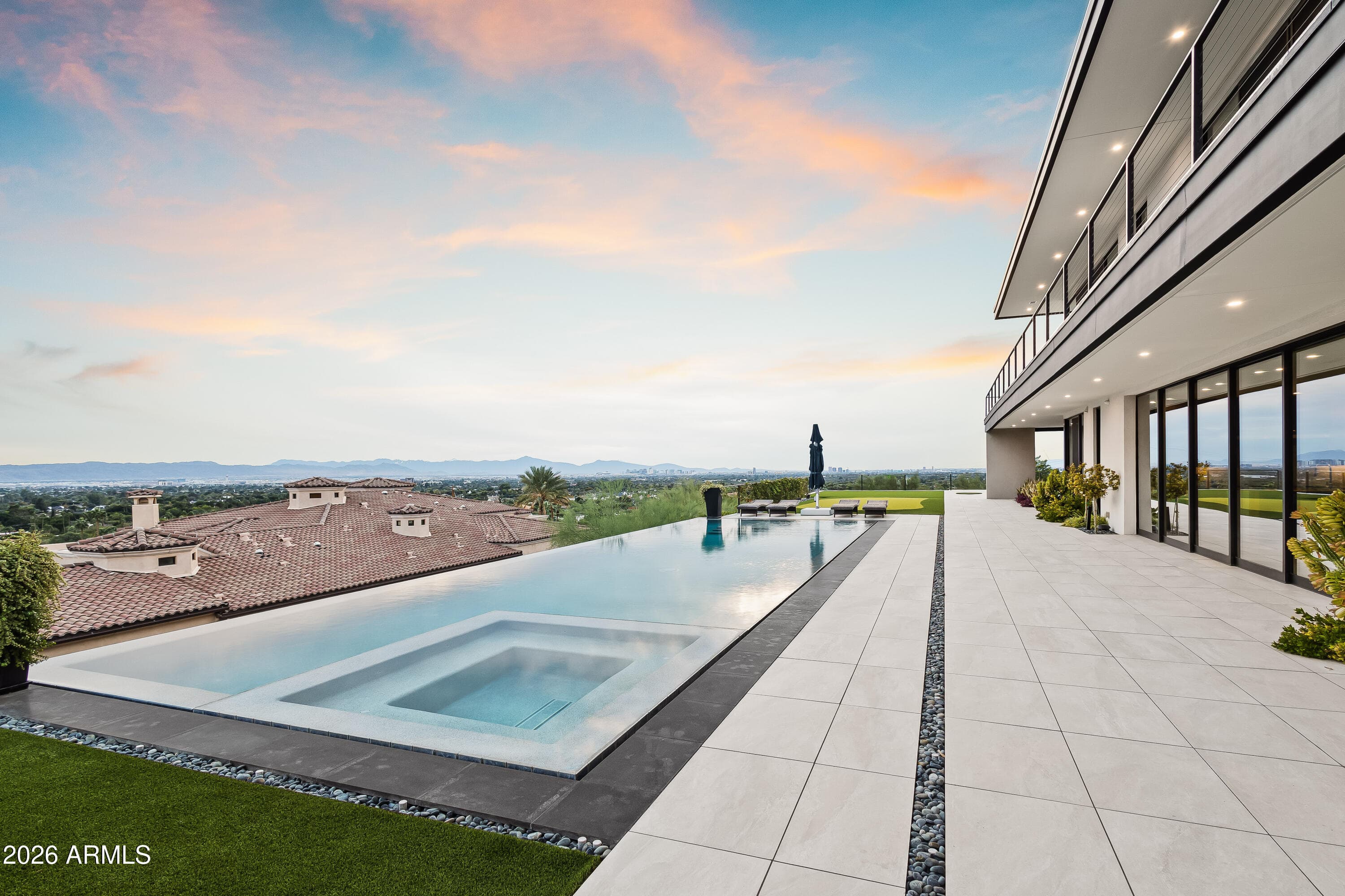 4725 N 56th St — photo 1