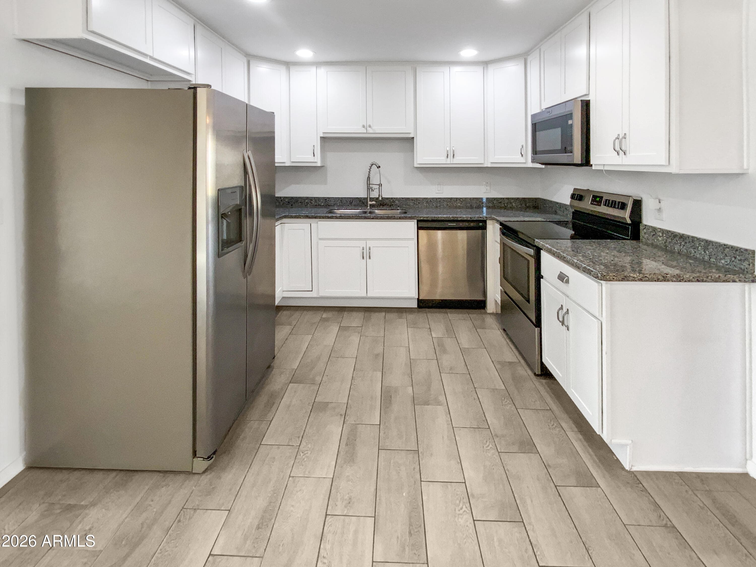 9206 W Mescal St — photo 2