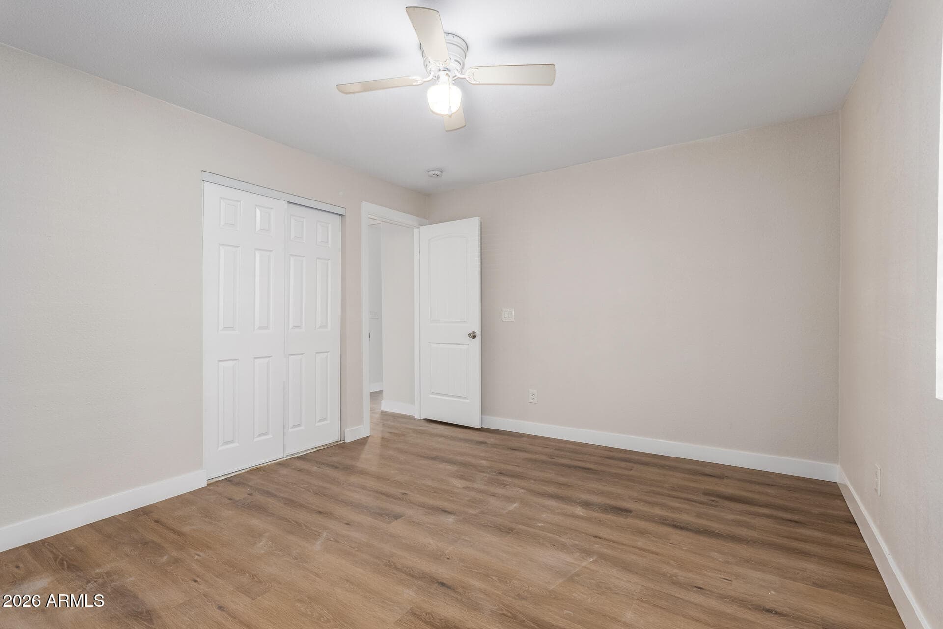 914 S 30th Dr — photo 1