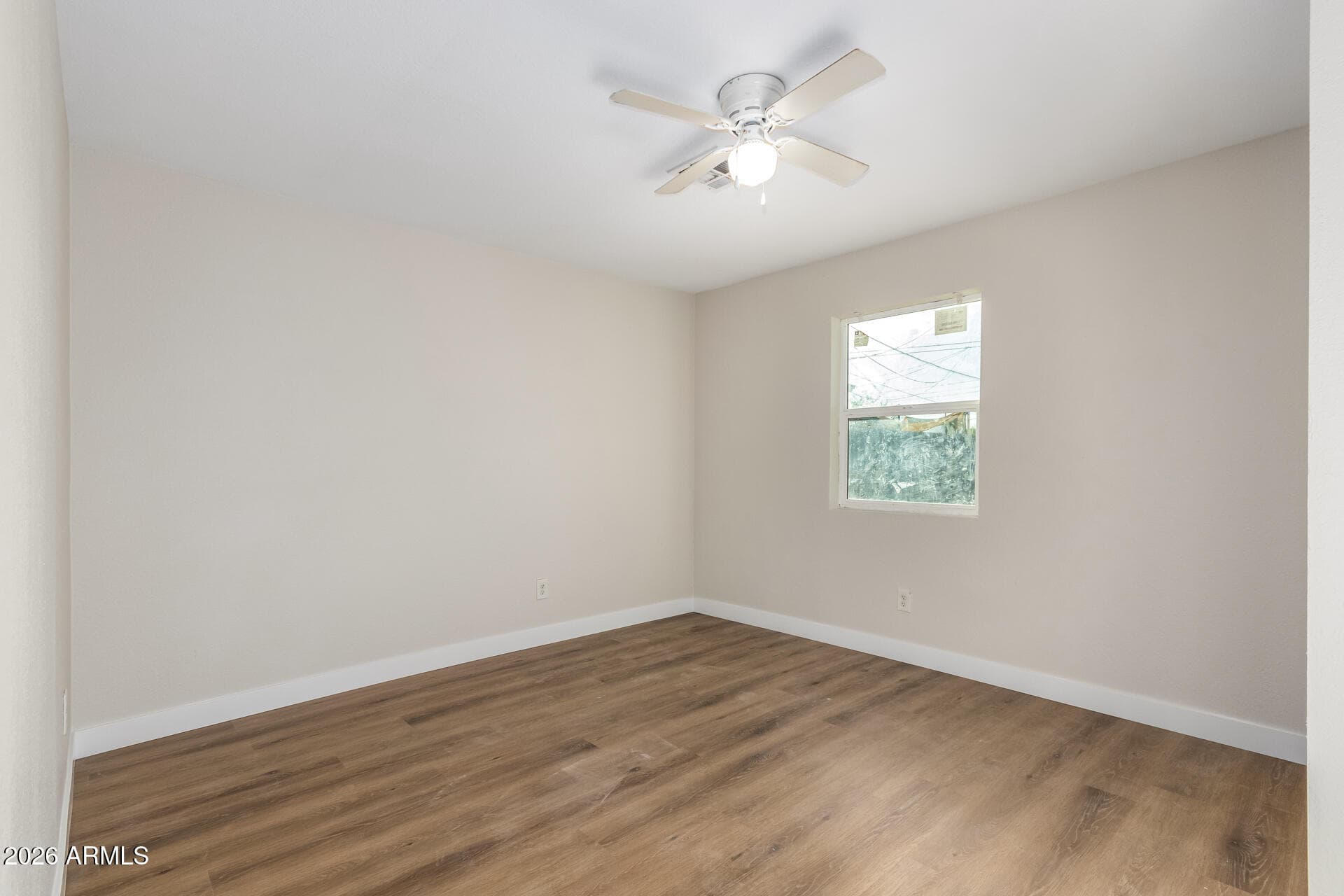 914 S 30th Dr — photo 2