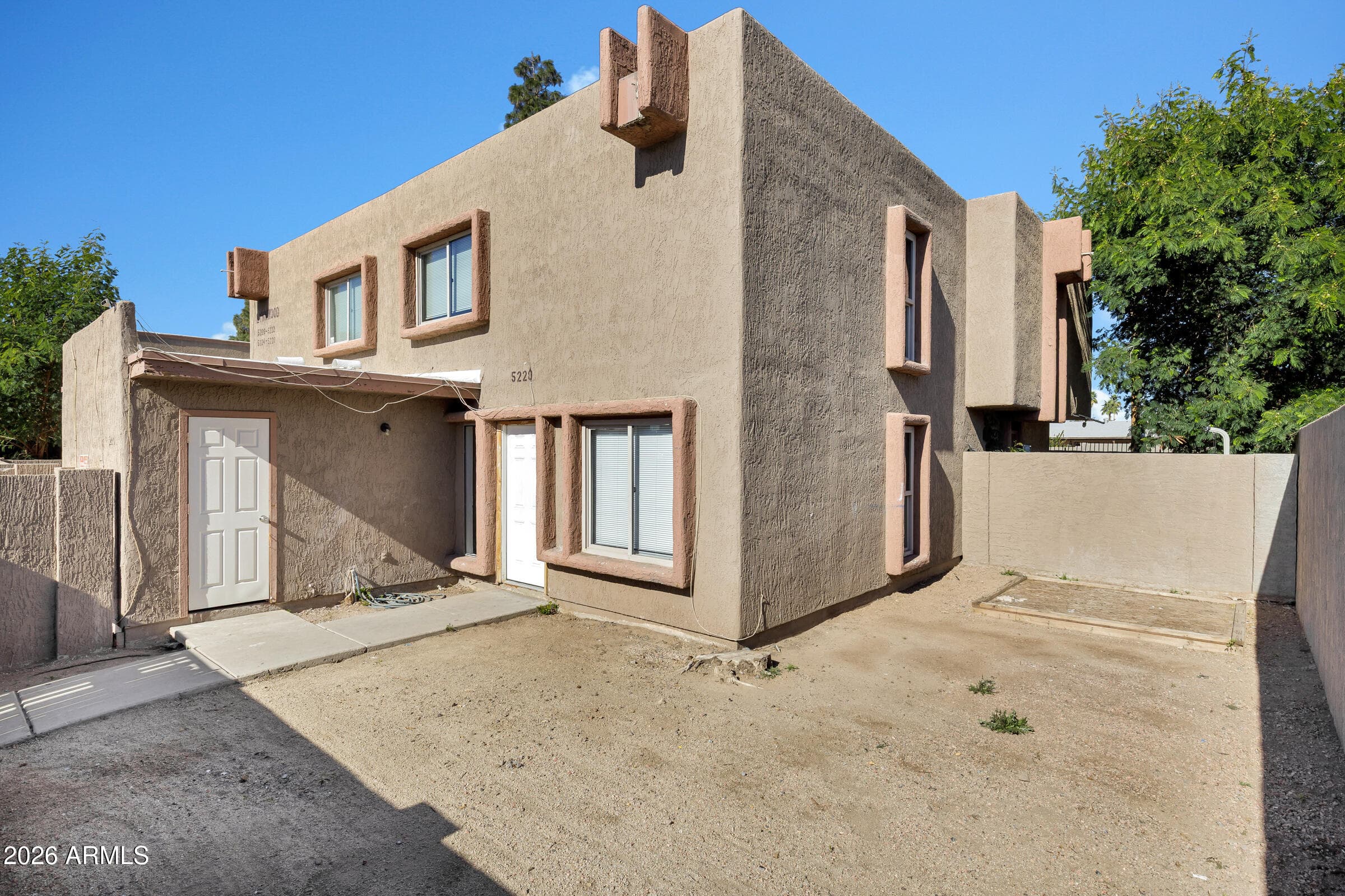5220 W Lynwood St — photo 2