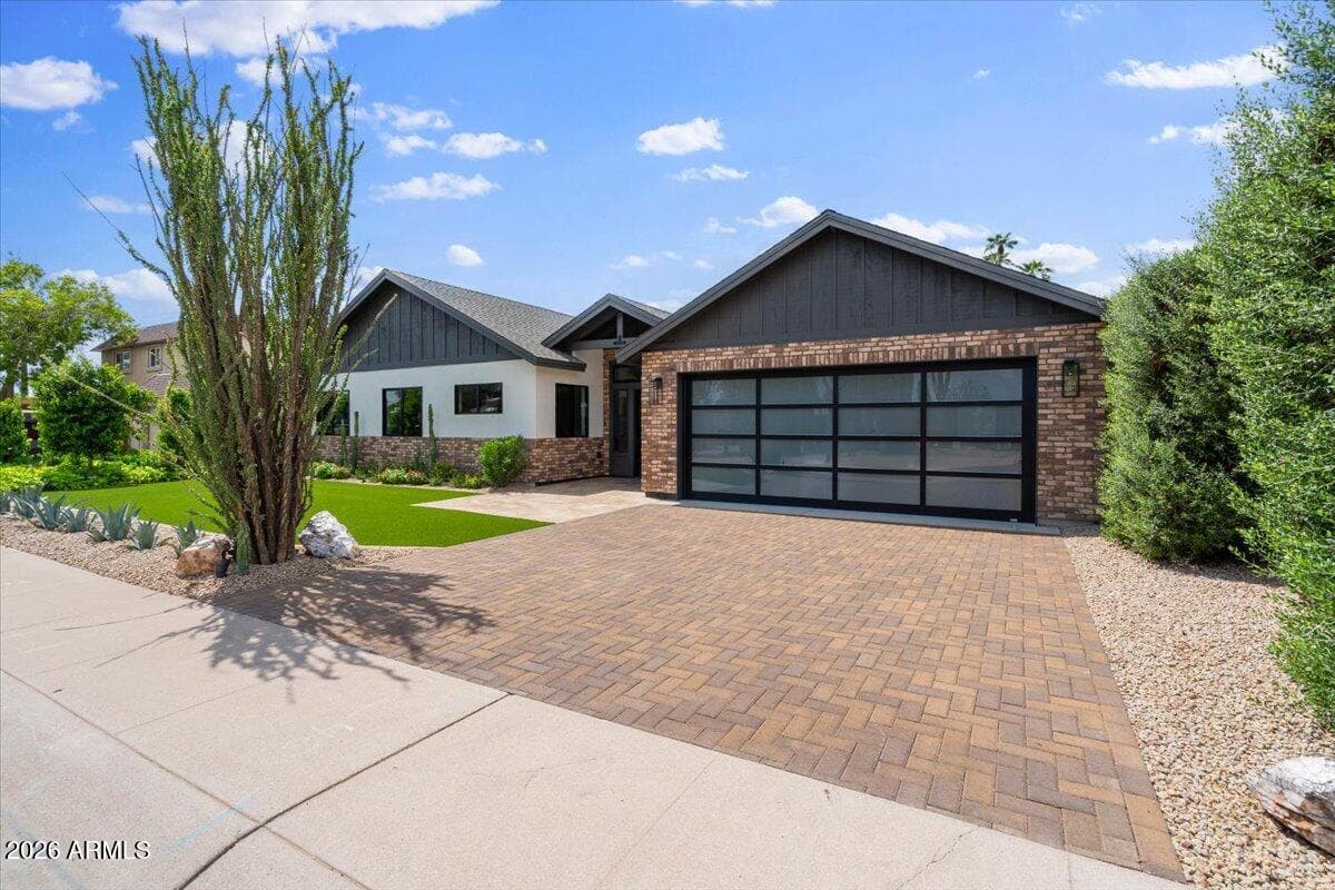 5326 N 81st Pl — photo 2