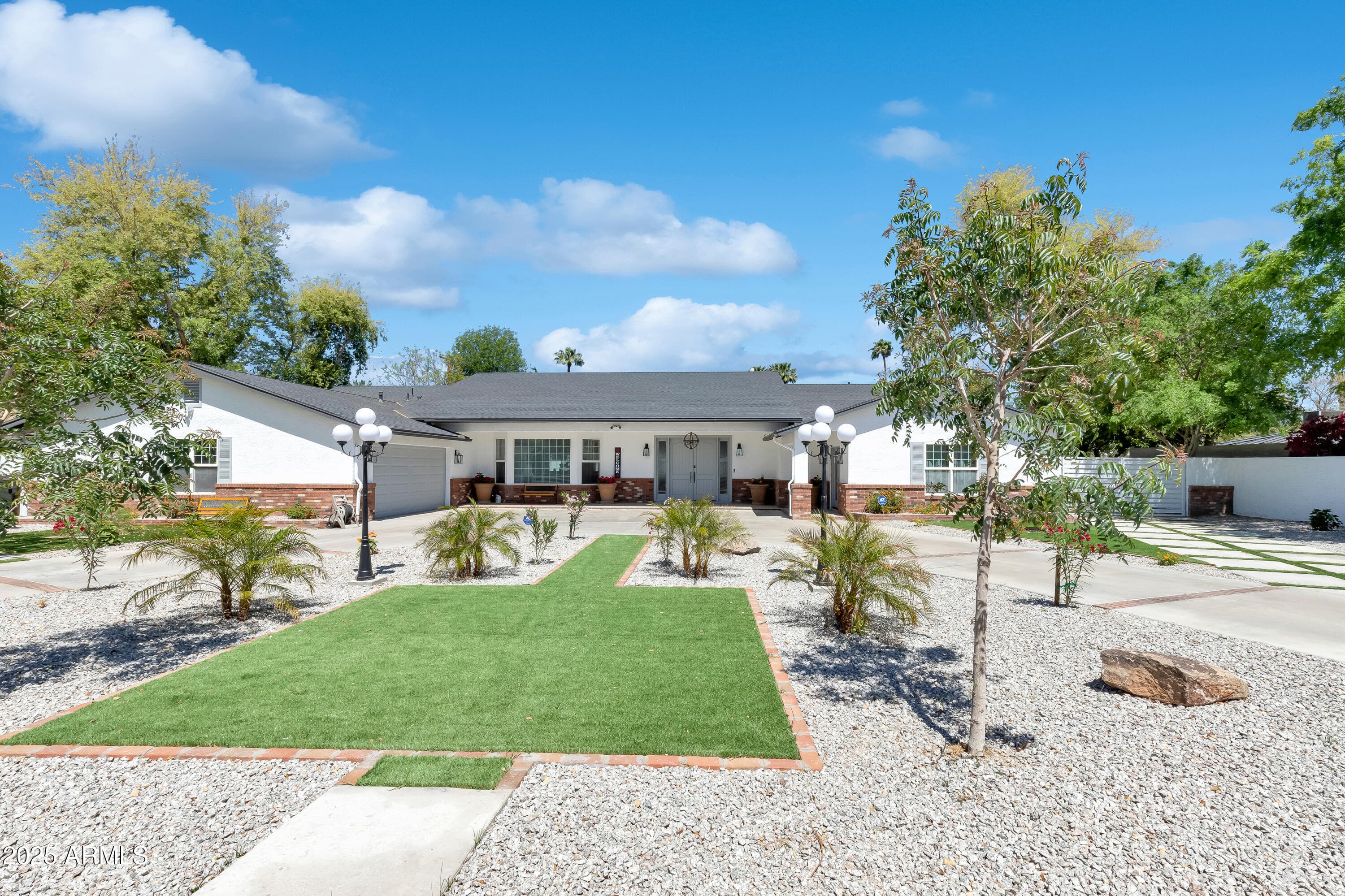 516 W Rancho Dr — photo 2