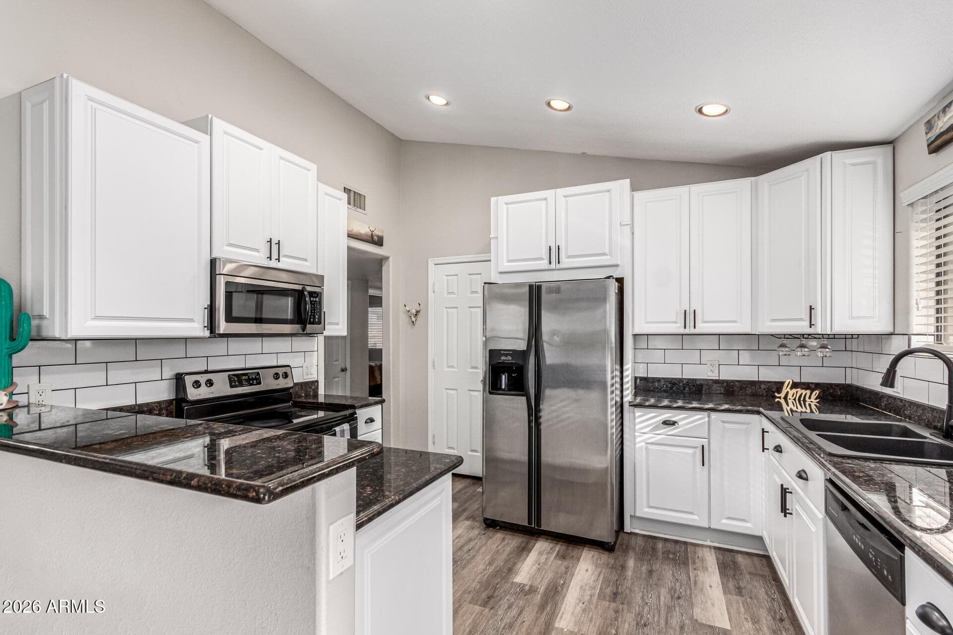 567 W Spur Ave — photo 2