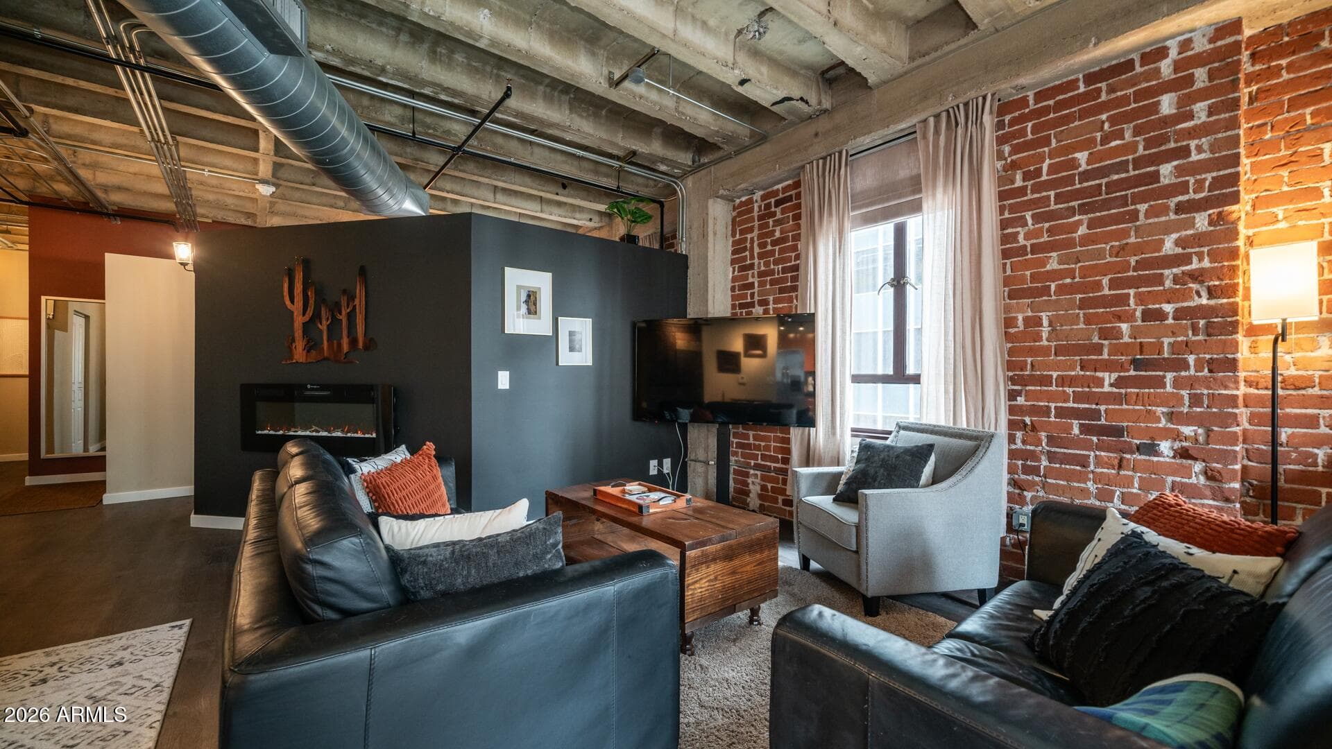 114 W Adams St 503 — photo 2