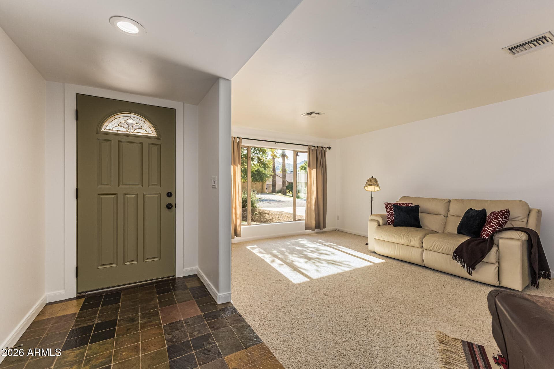 142 E Voltaire Ave — photo 2