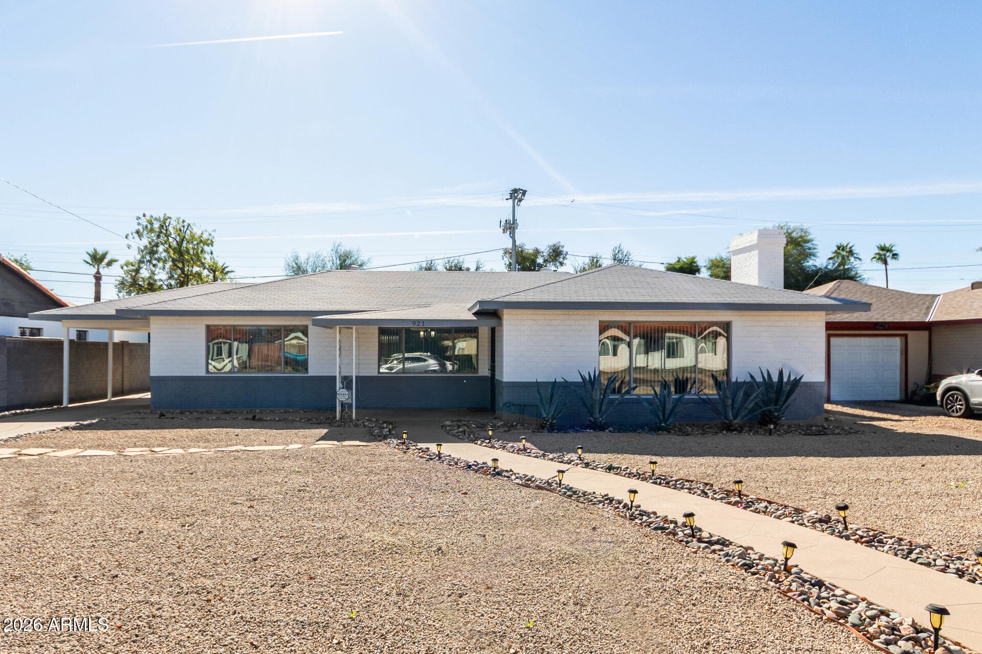 921 W Verde Ln — photo 2