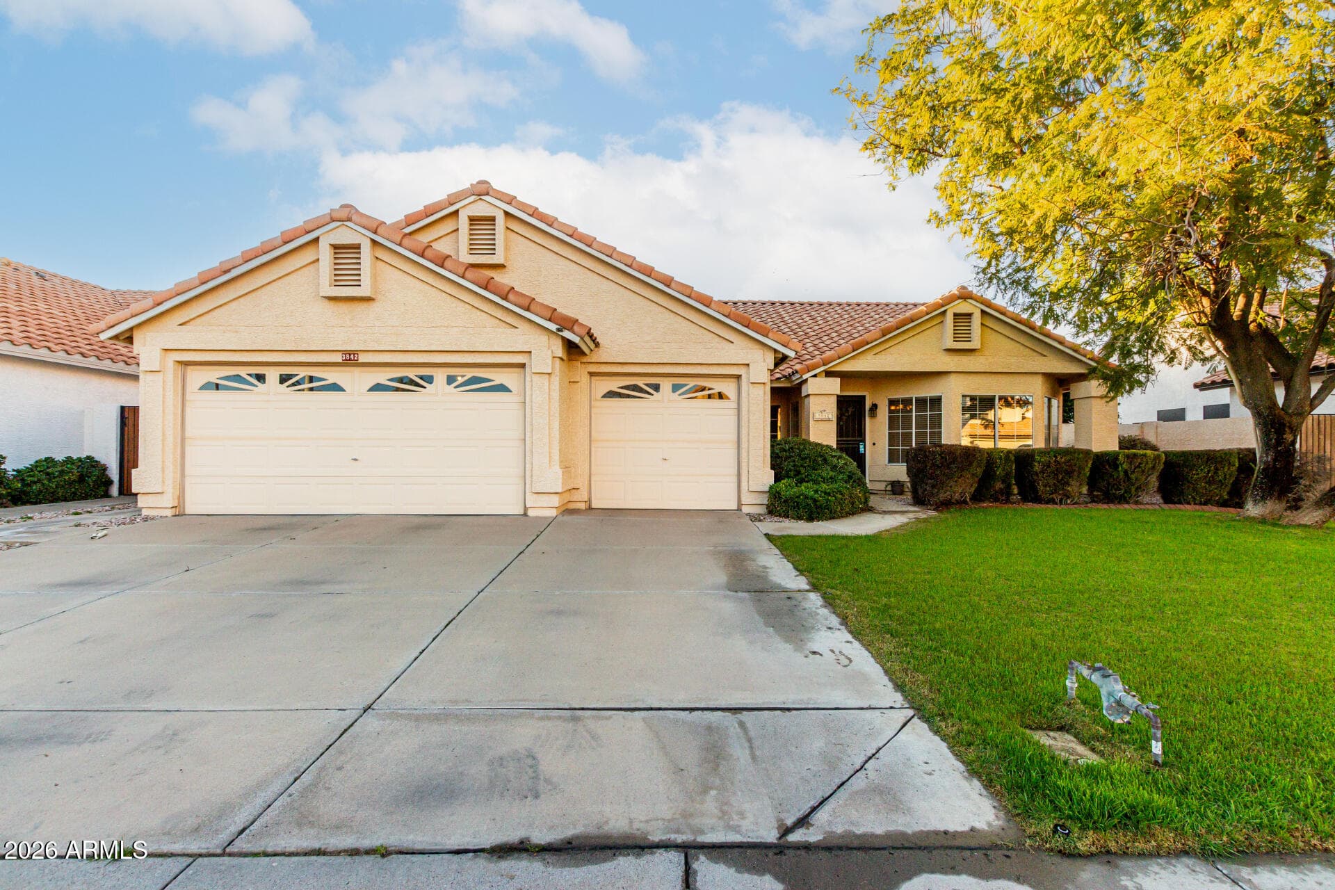 3842 S Hawthorn Dr — photo 1