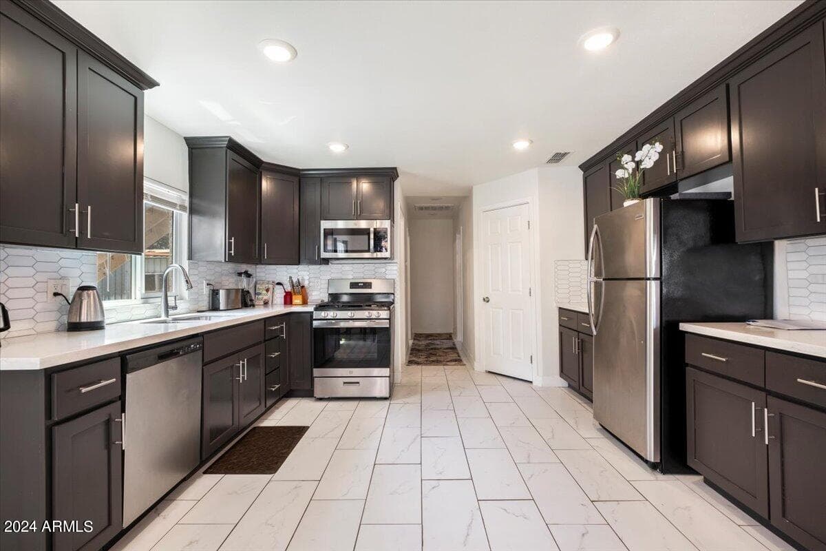 322 N 11TH PL - See more photos