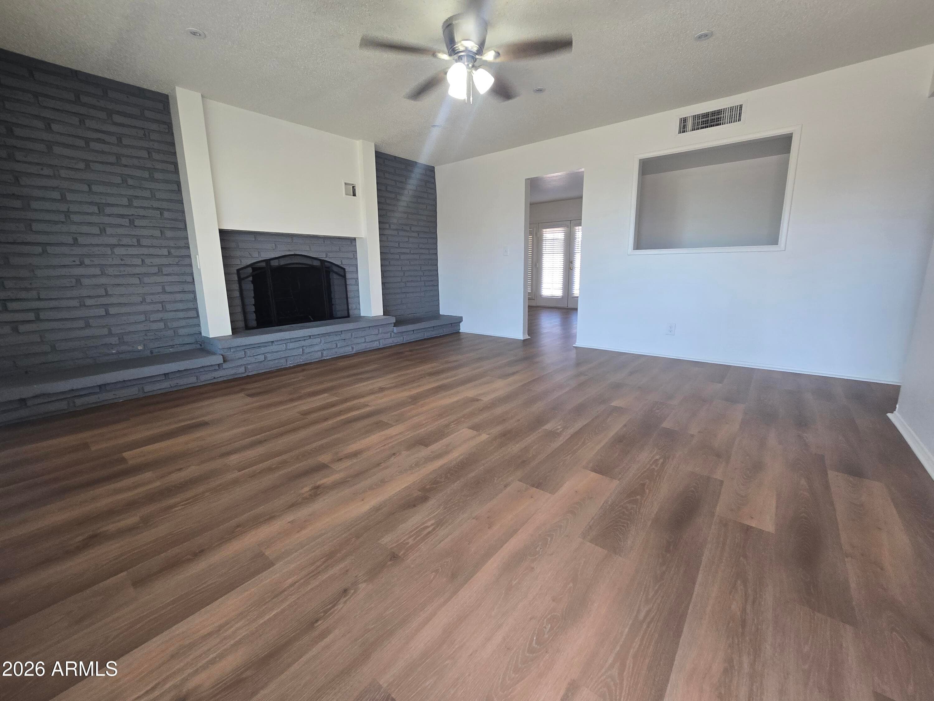 2644 W Corrine Dr — photo 2