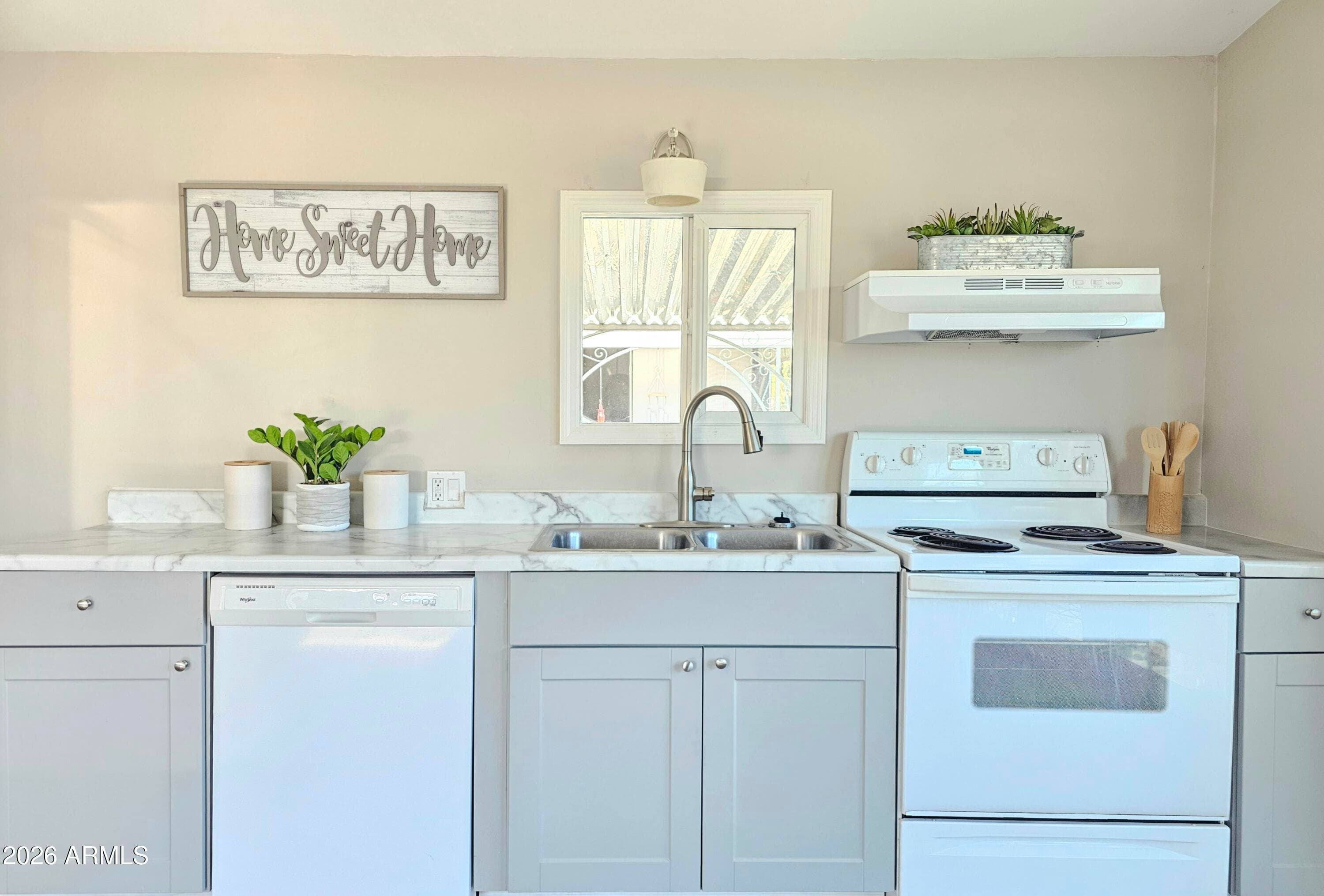 11101 E UNIVERSITY DR - Photo 1