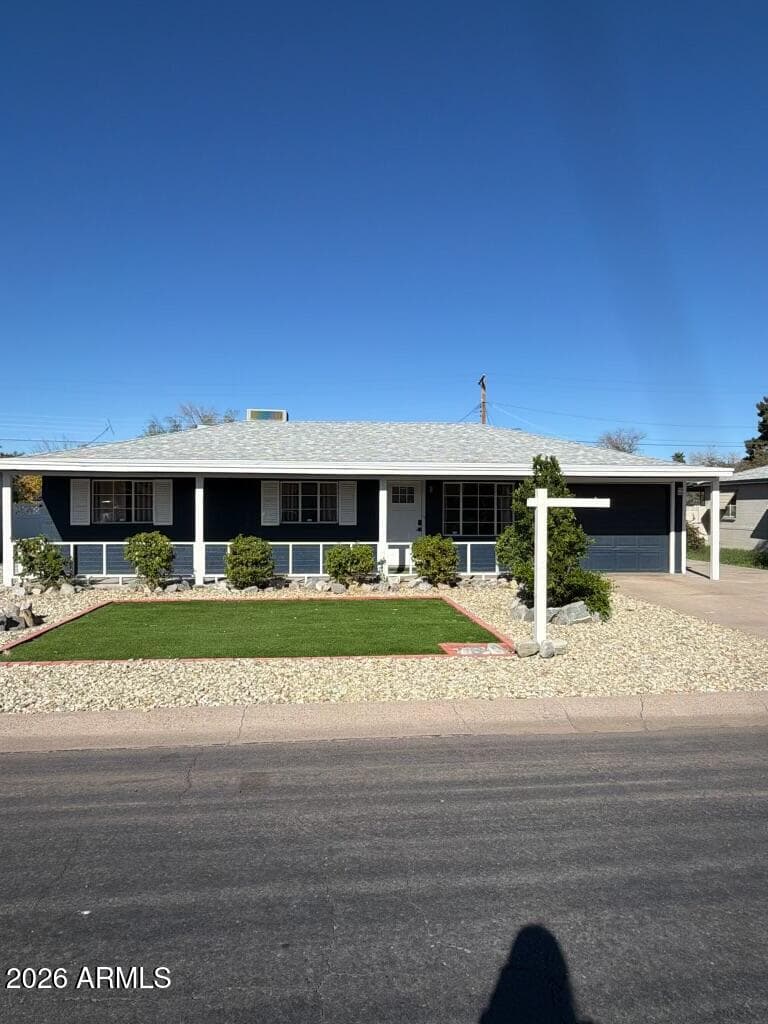 2324 W Claremont St — photo 1