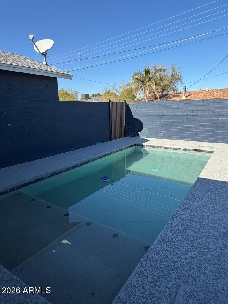 2324 W Claremont St — photo 17