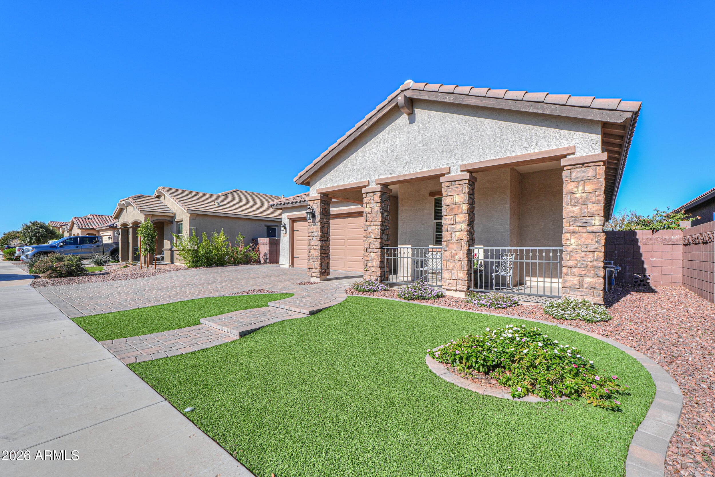 1194 W Spine Tree Ave — photo 2