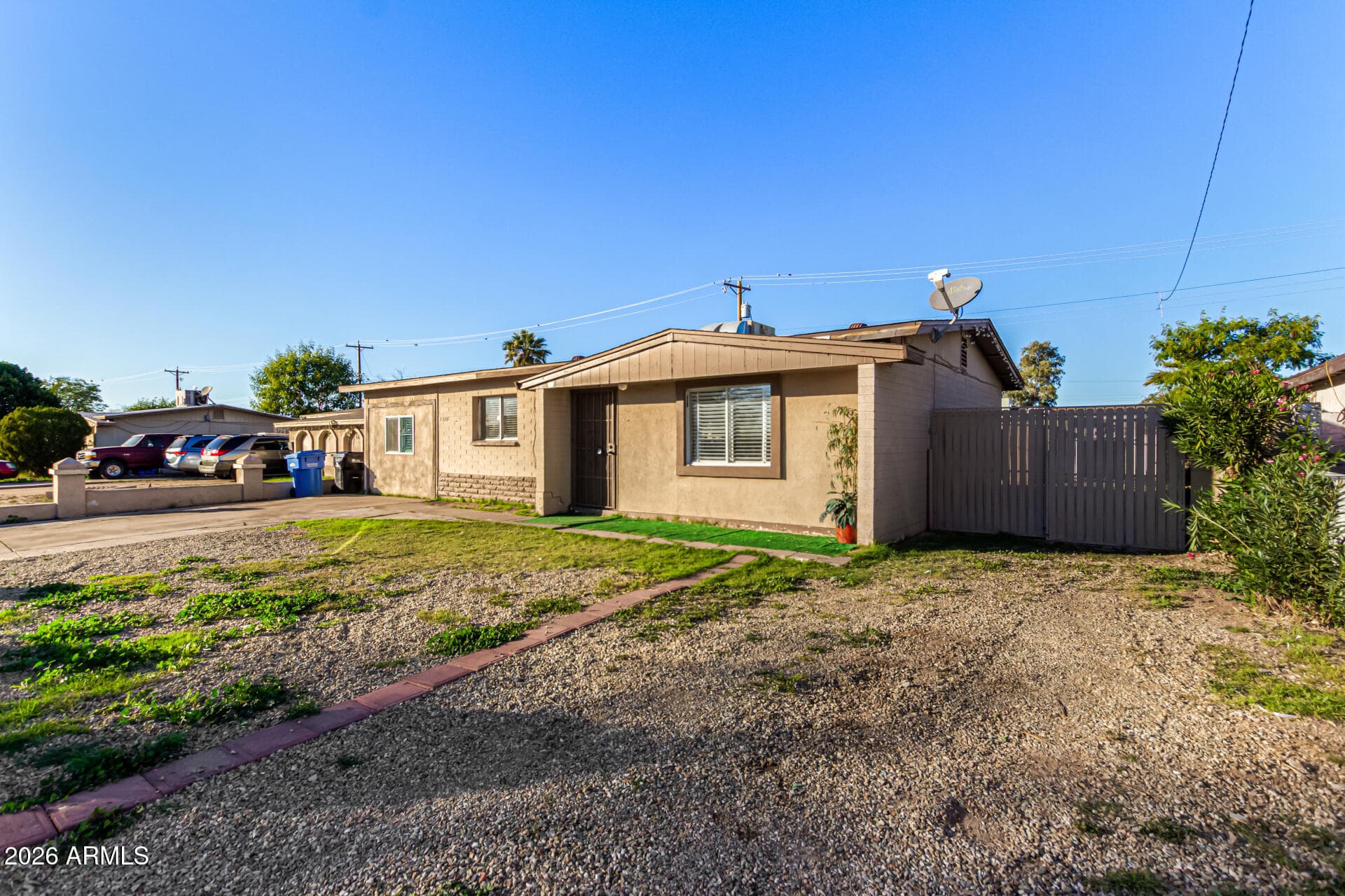 7518 W Whitton Ave — photo 2