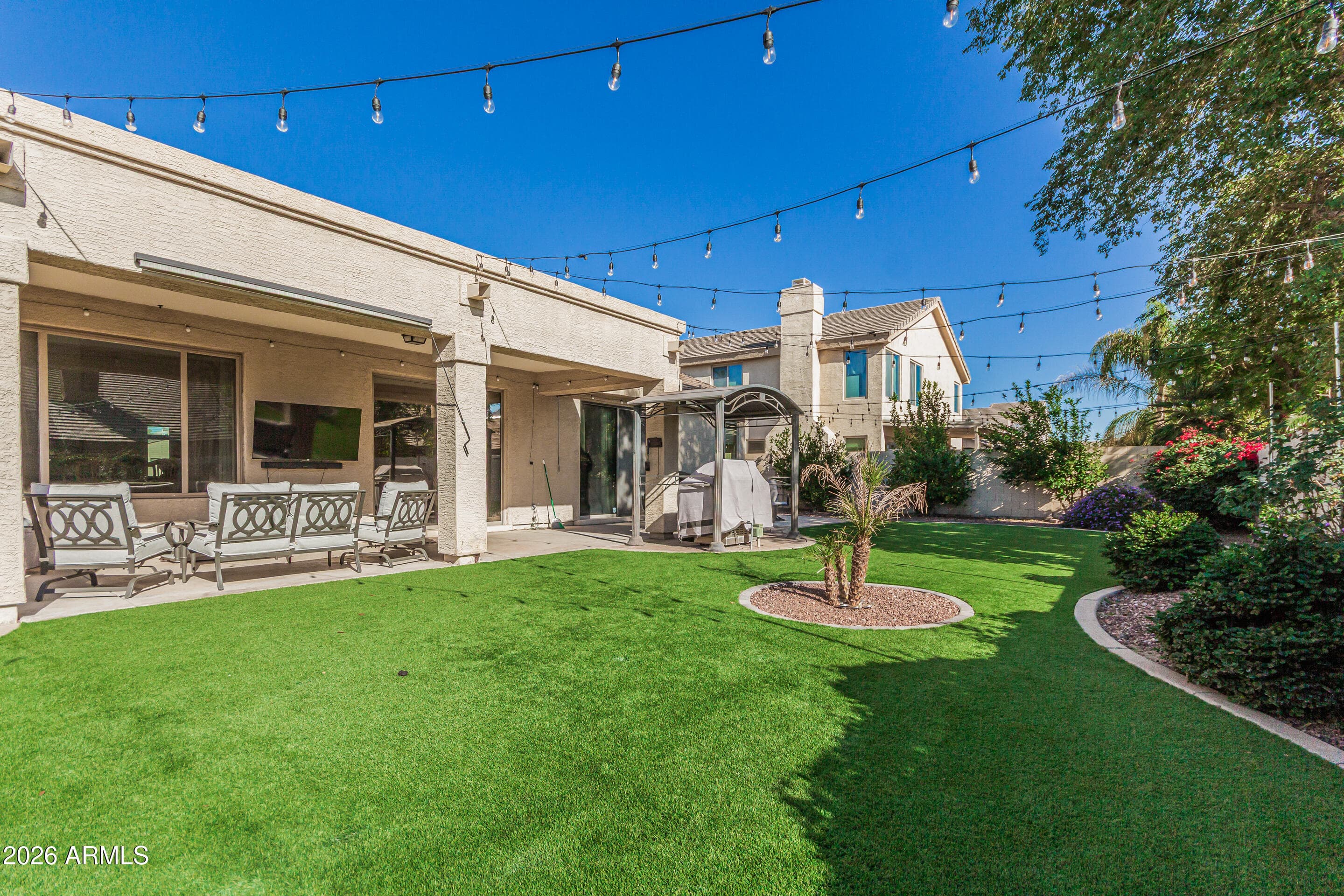 6407 E Paradise Ln — photo 2