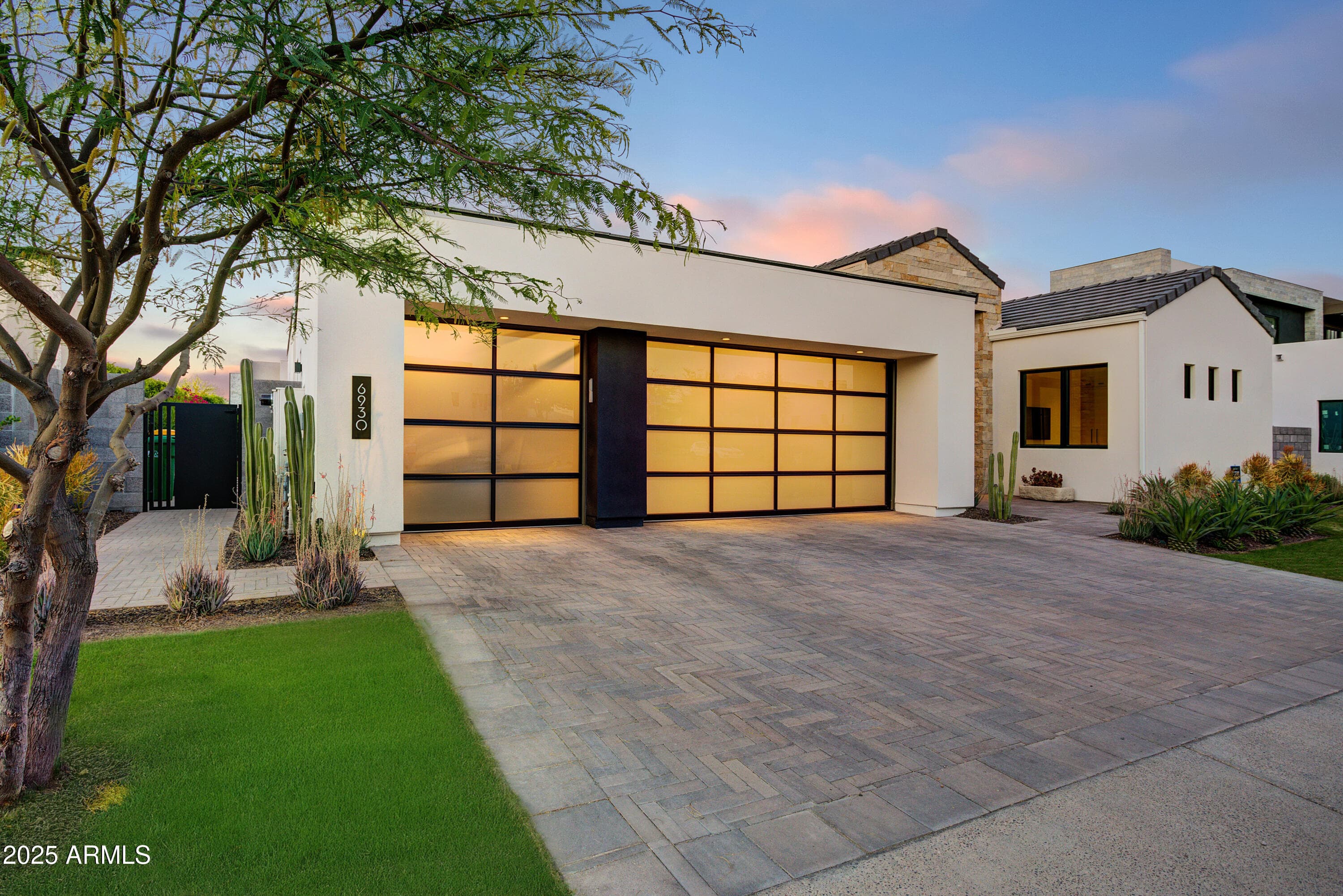 6930 E Cactus Wren Rd — photo 2