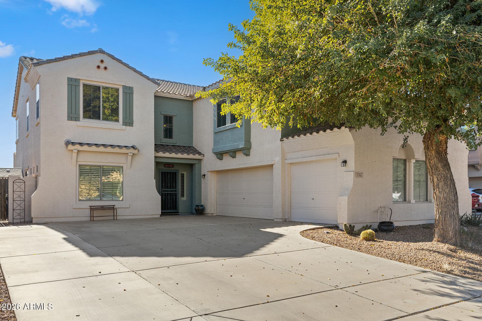 17837 W Watson Ln — photo 2