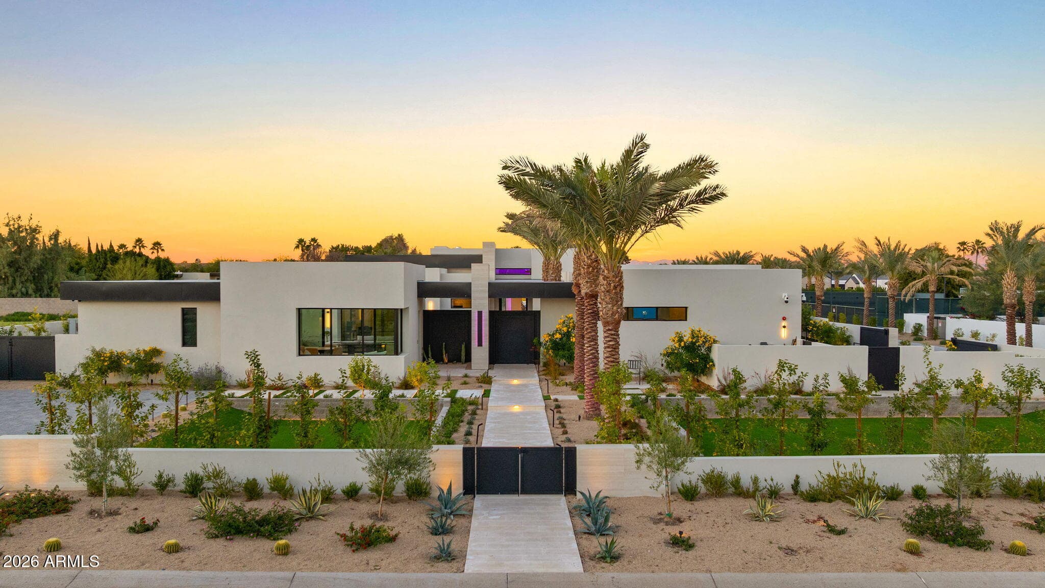 6824 E Hummingbird Ln — photo 2