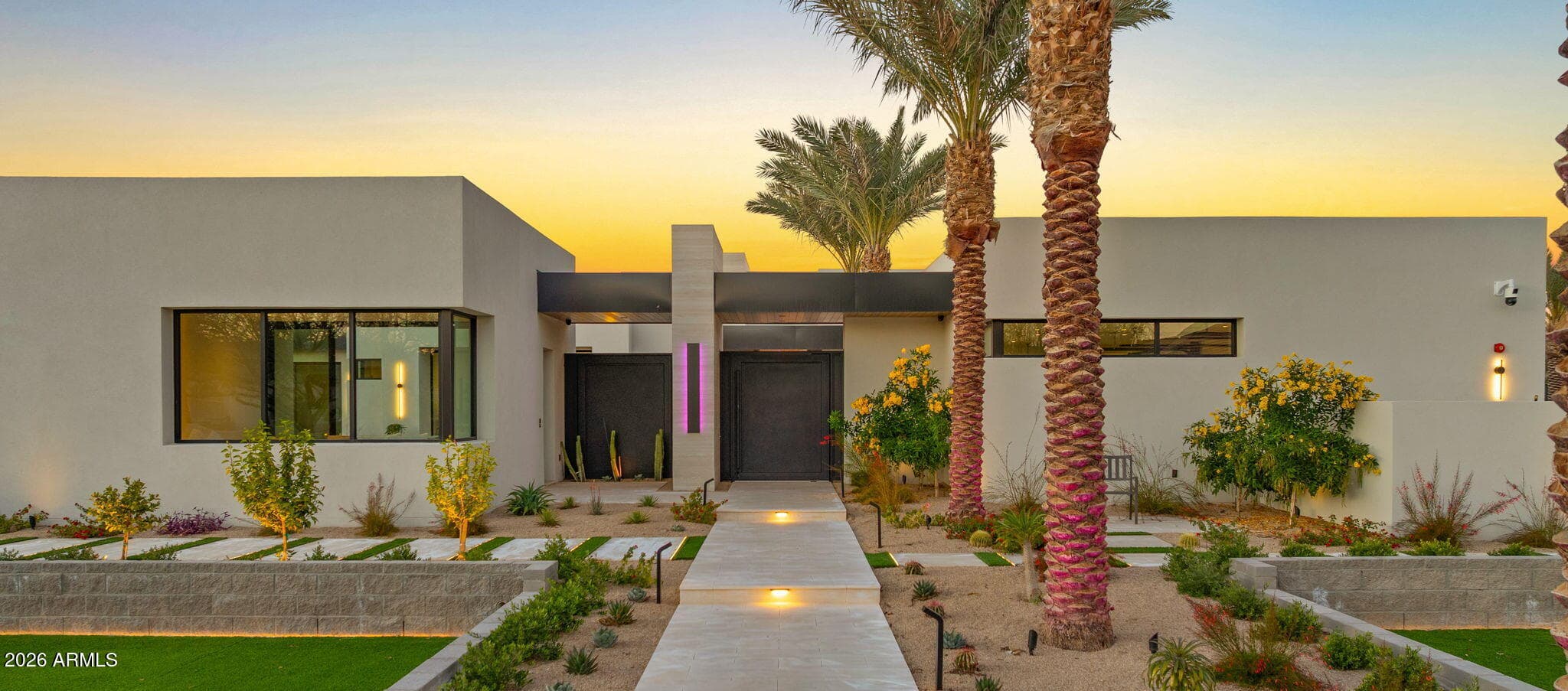 6824 E Hummingbird Ln — photo 1