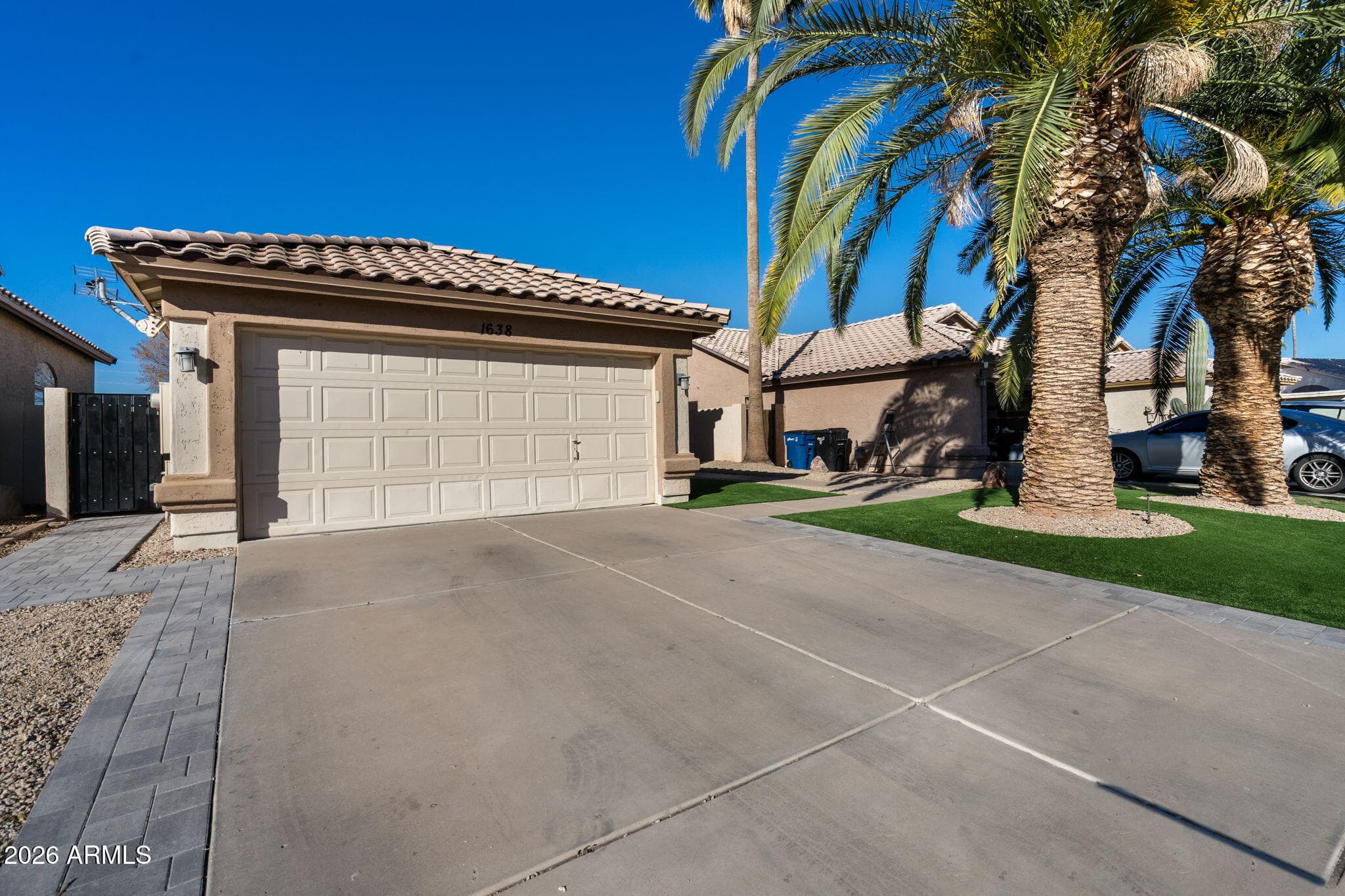 1638 E Barbarita Ave — photo 2