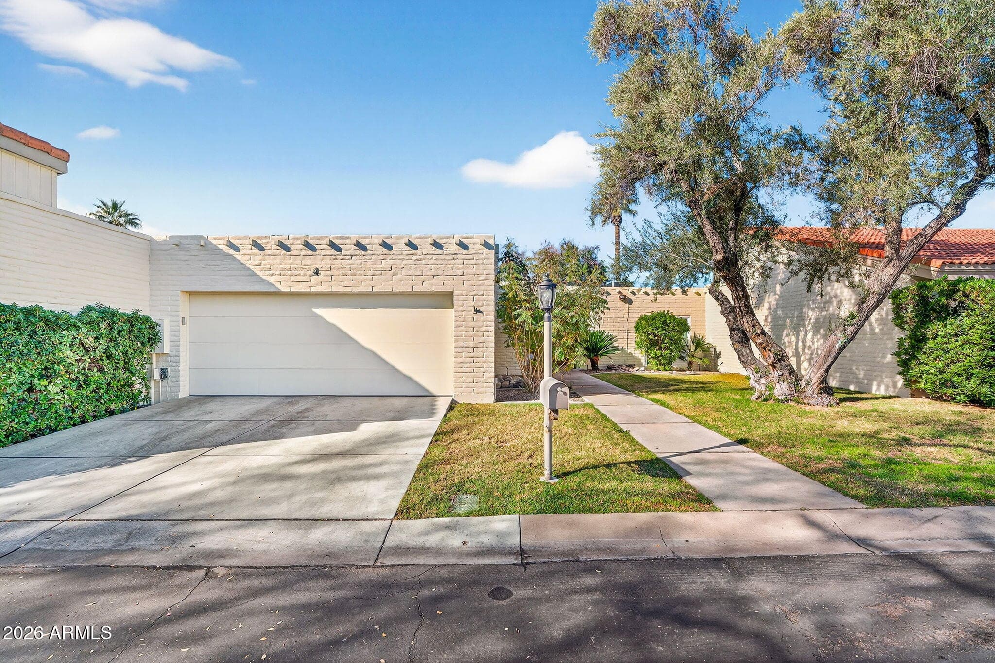 4 E San Miguel Ave — photo 2