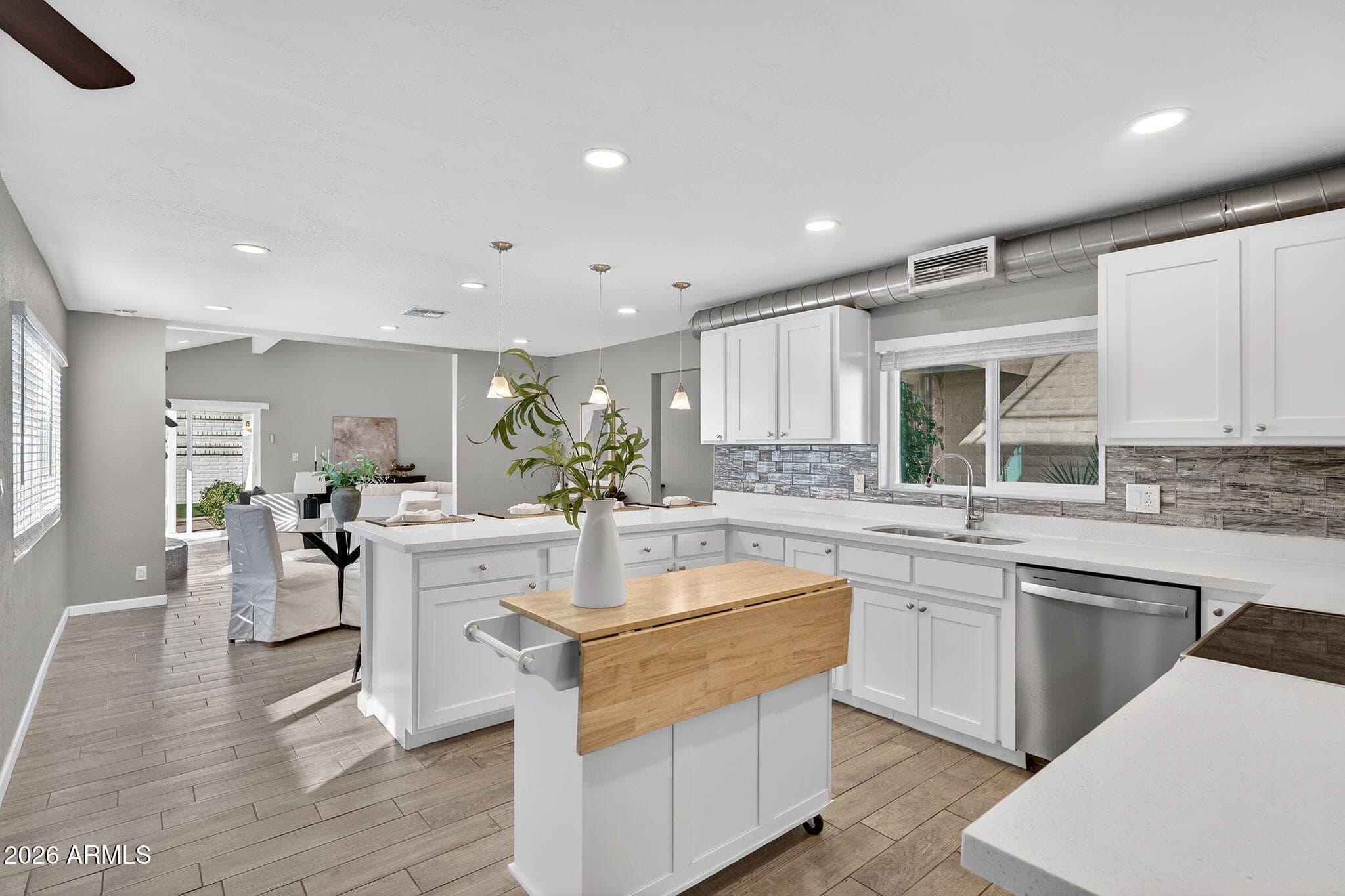 4 E San Miguel Ave — photo 1