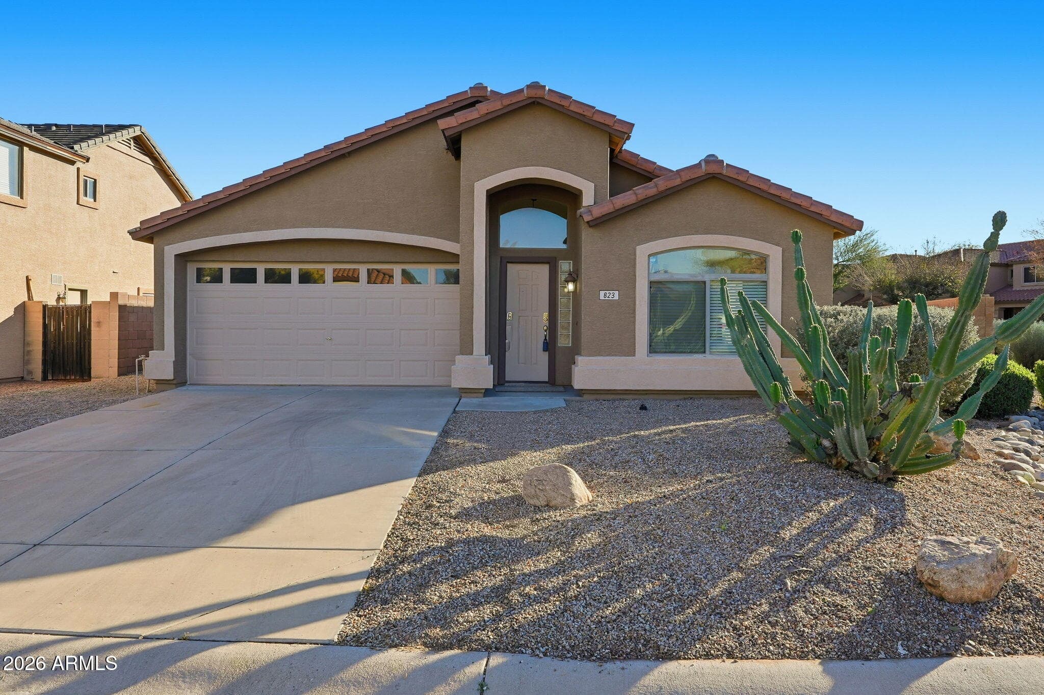 823 E Mountain View Rd — photo 1