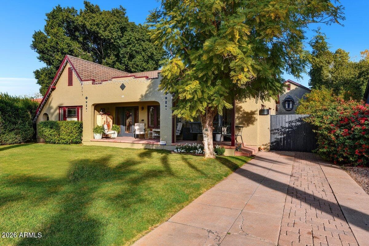 922 W Willetta St — photo 2