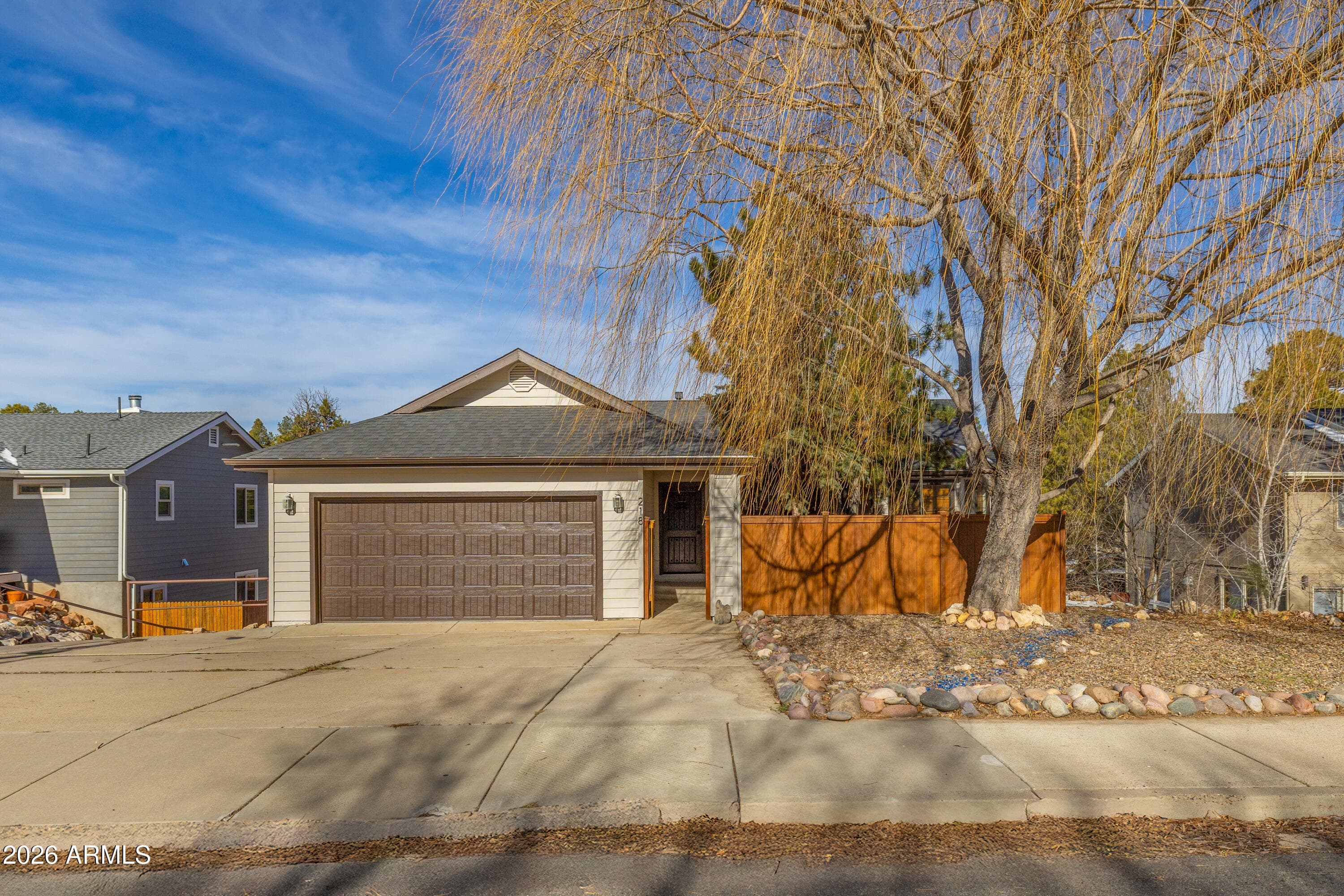 218 E Mohawk Dr — photo 1