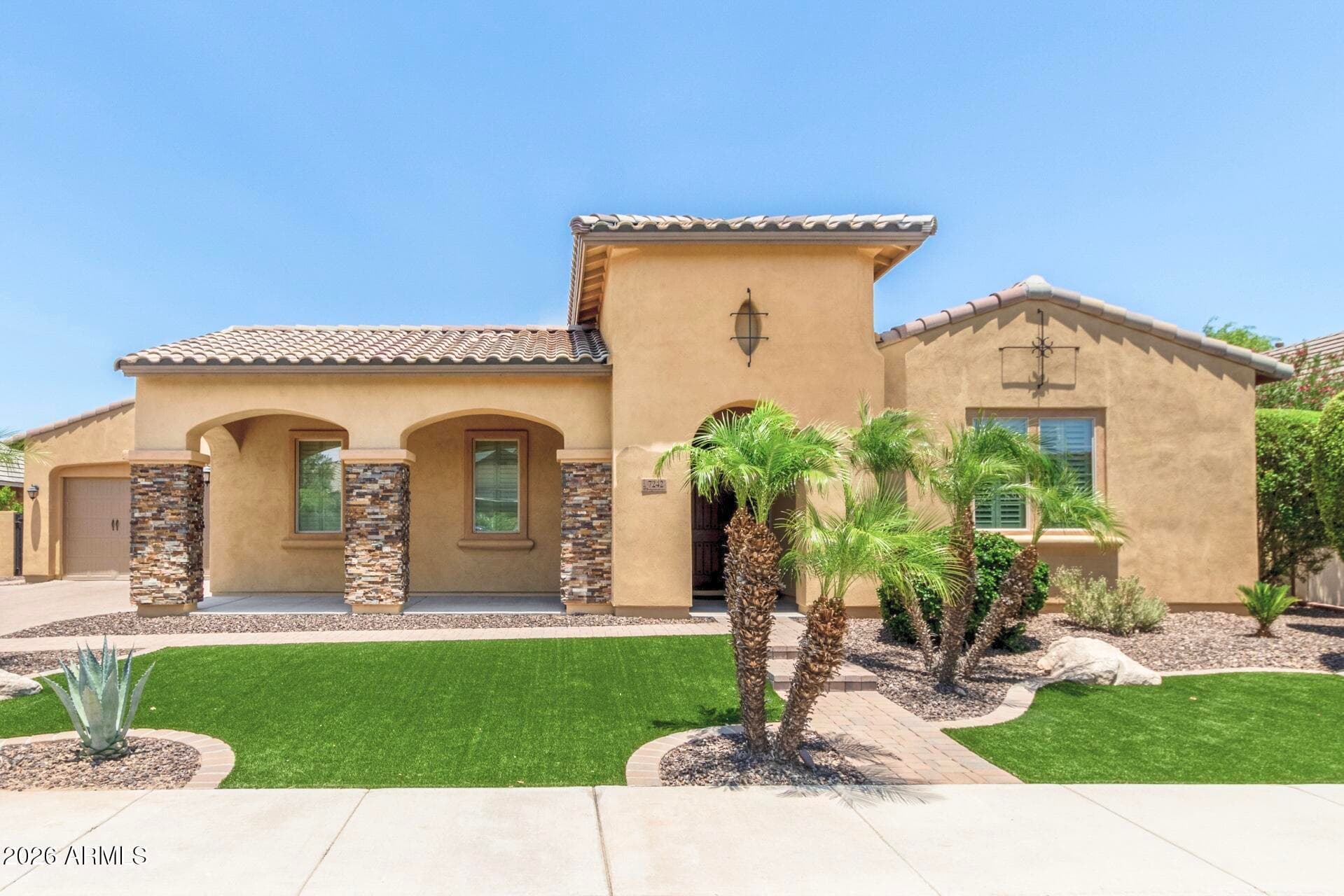 7242 W Rowel Rd — photo 1