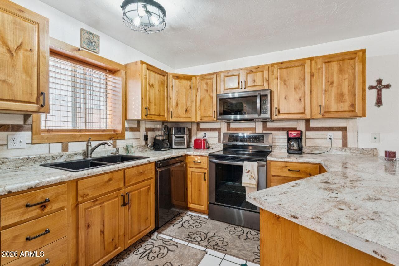 1038 E Friar Ave — photo 2