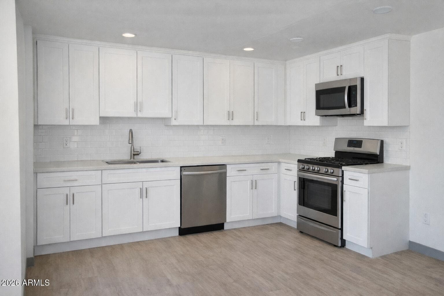 3436 E Acoma Dr — photo 2
