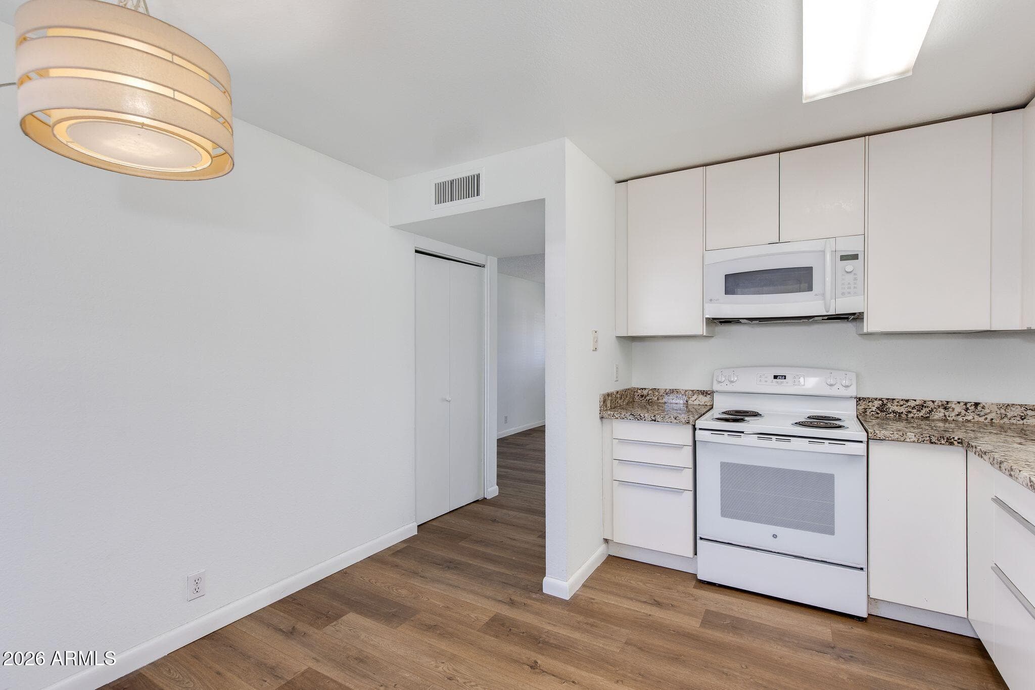 837 N REVERE ST - Photo 5