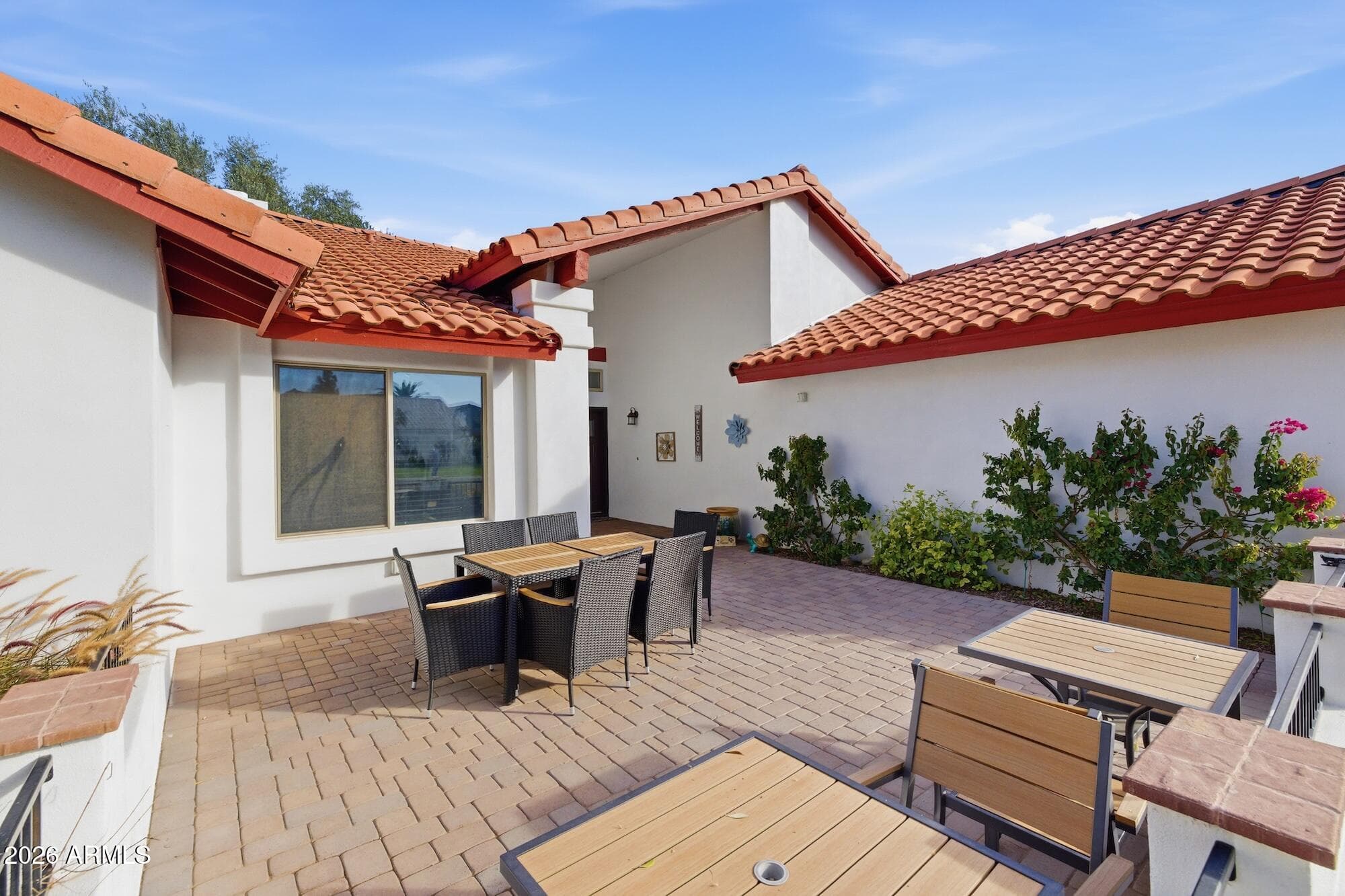 1338 E Sunburst Ln — photo 1