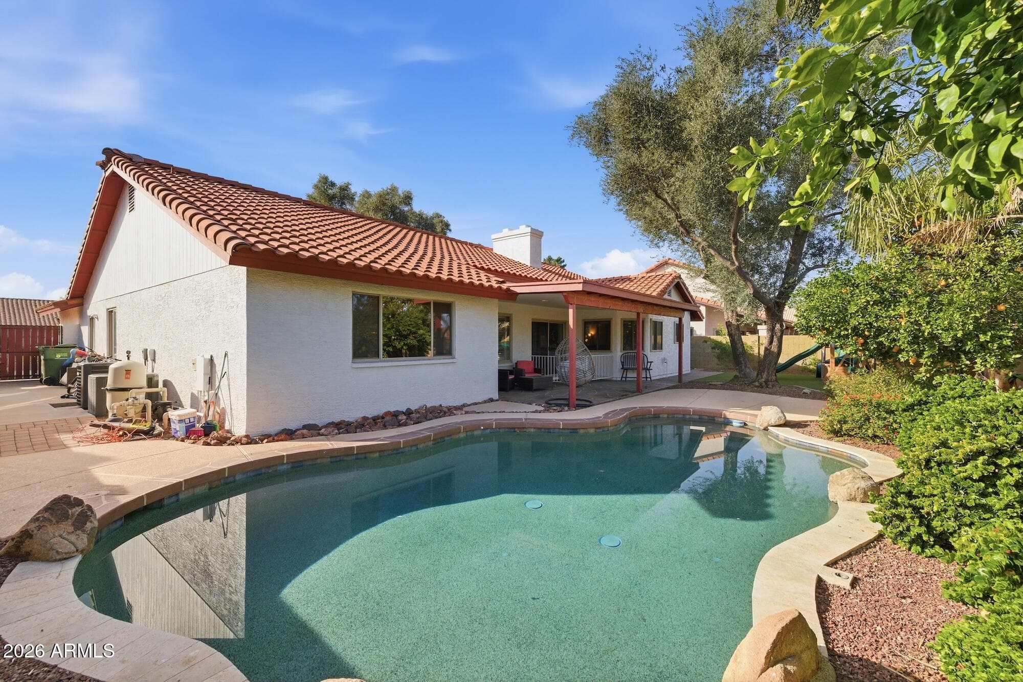 1338 E Sunburst Ln — photo 2