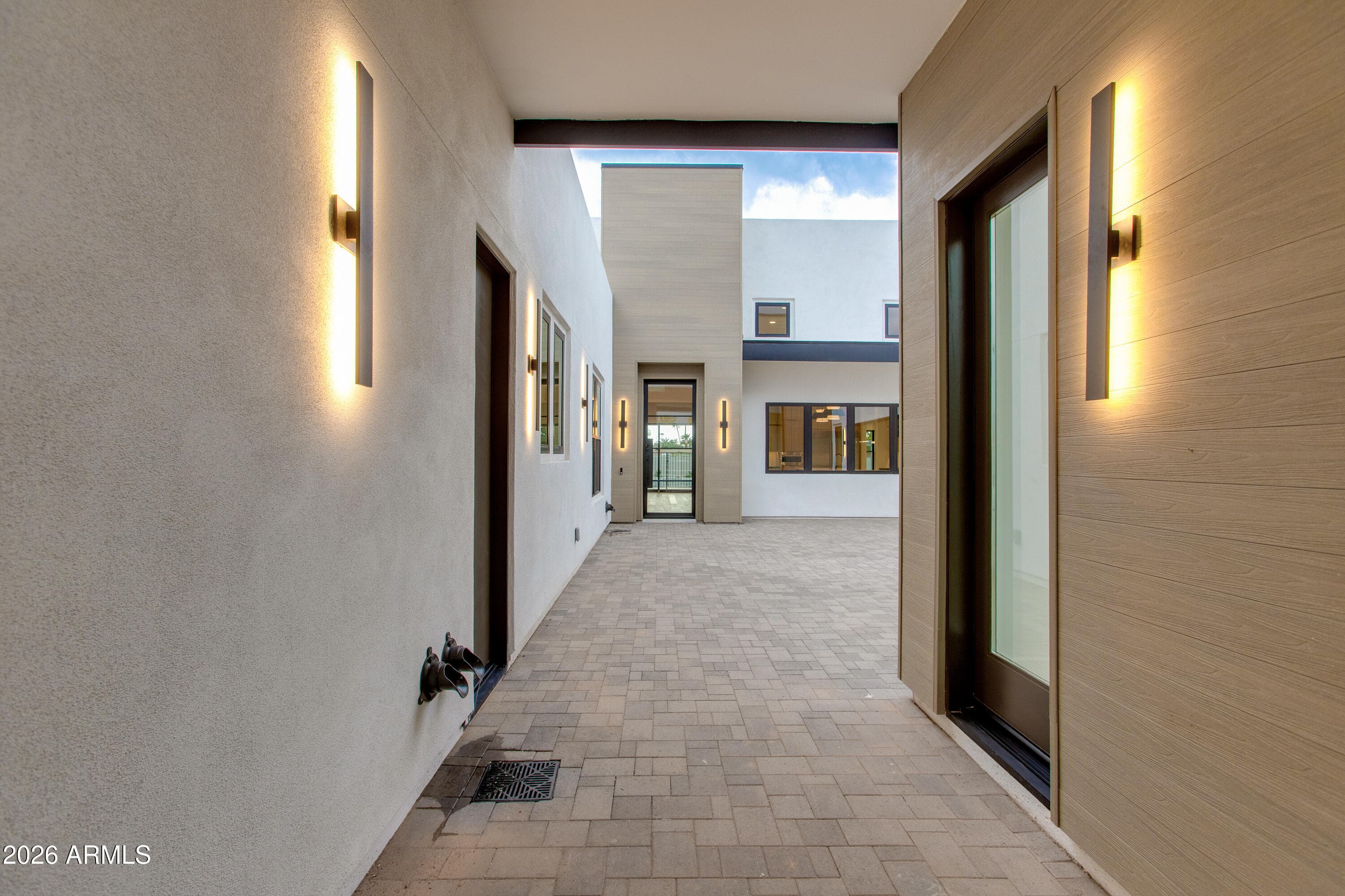 7001 E Corrine Dr — photo 2