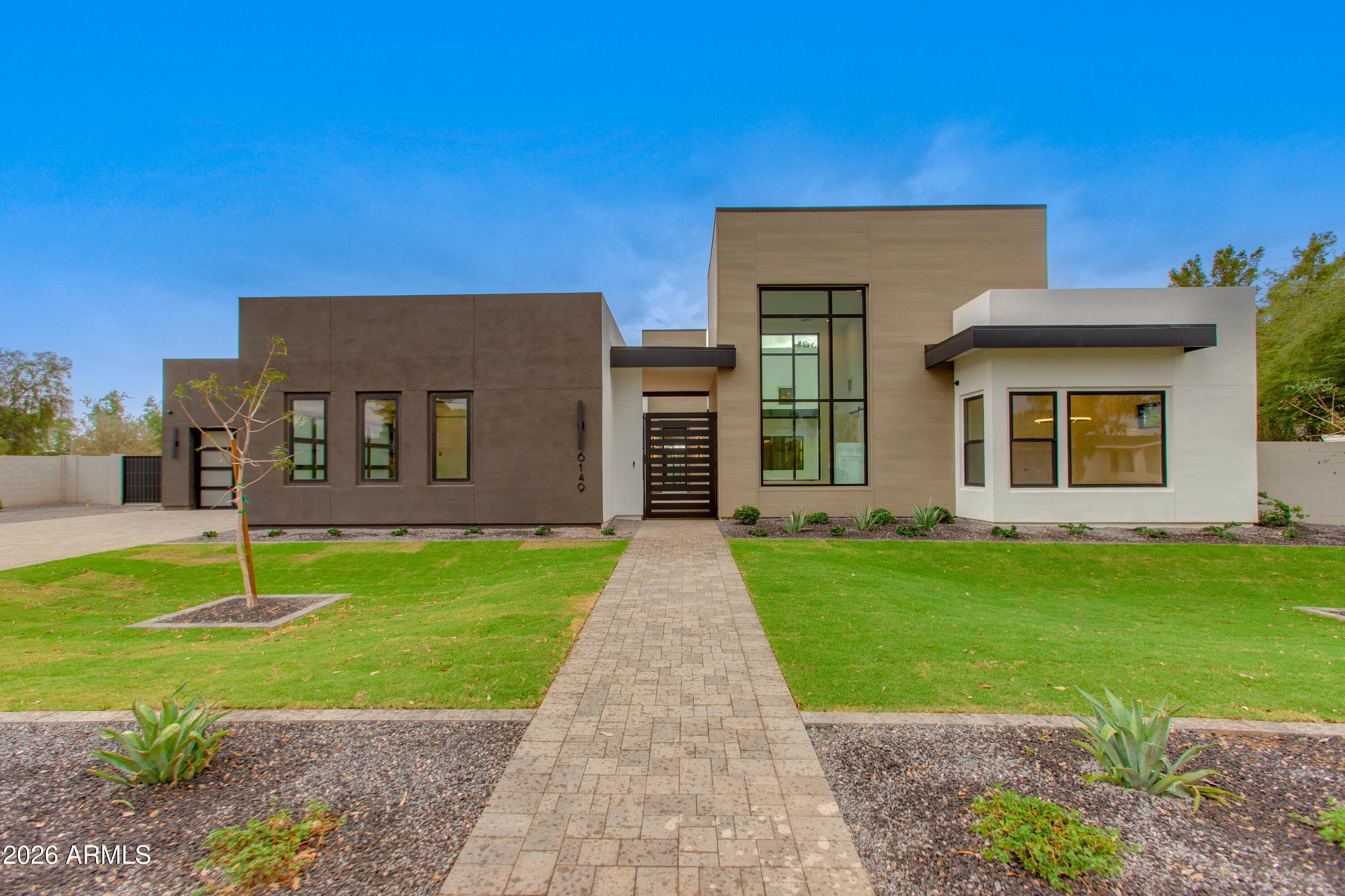 7001 E Corrine Dr — photo 1