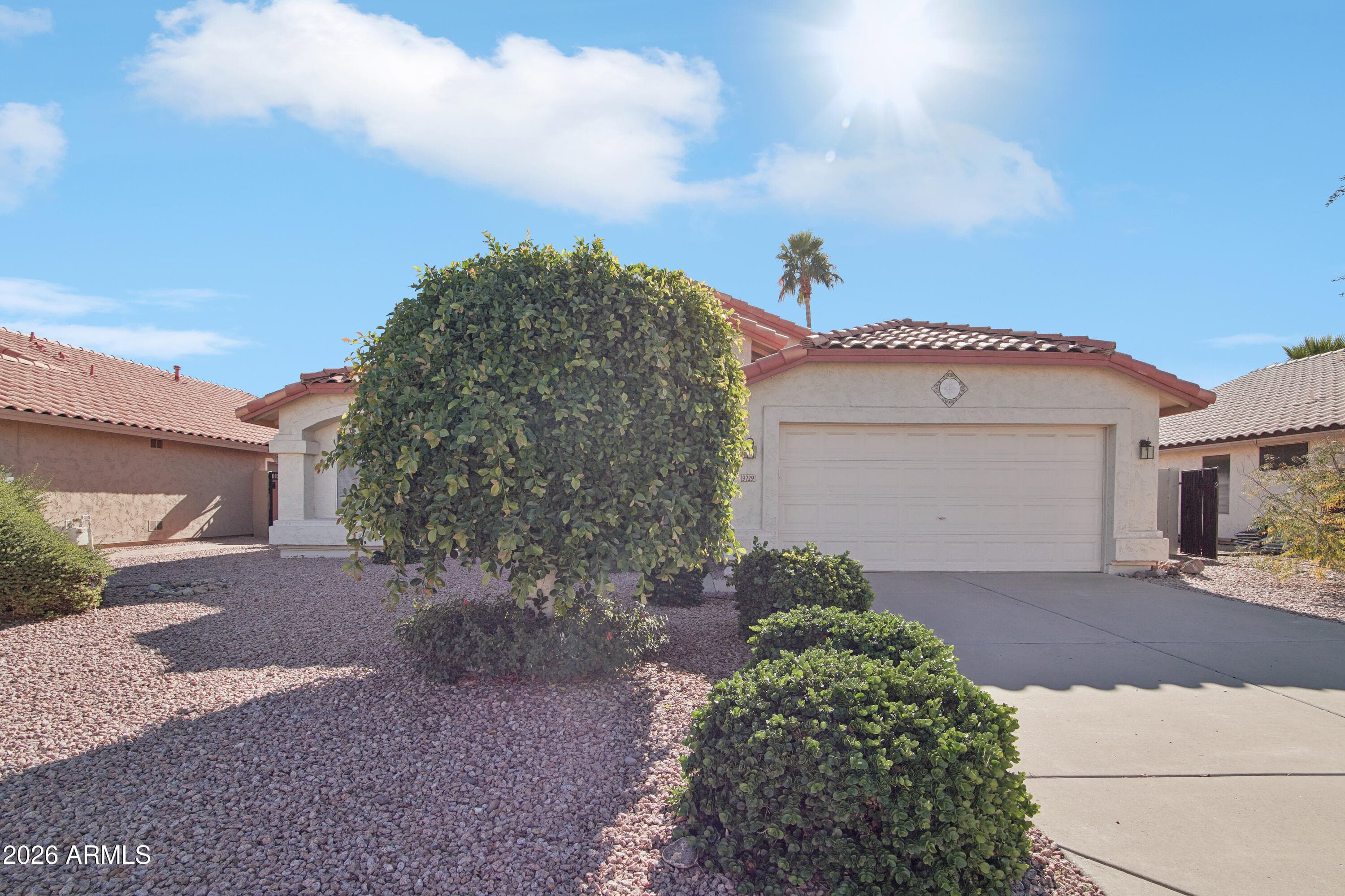 9729 W Burnett Rd — photo 2