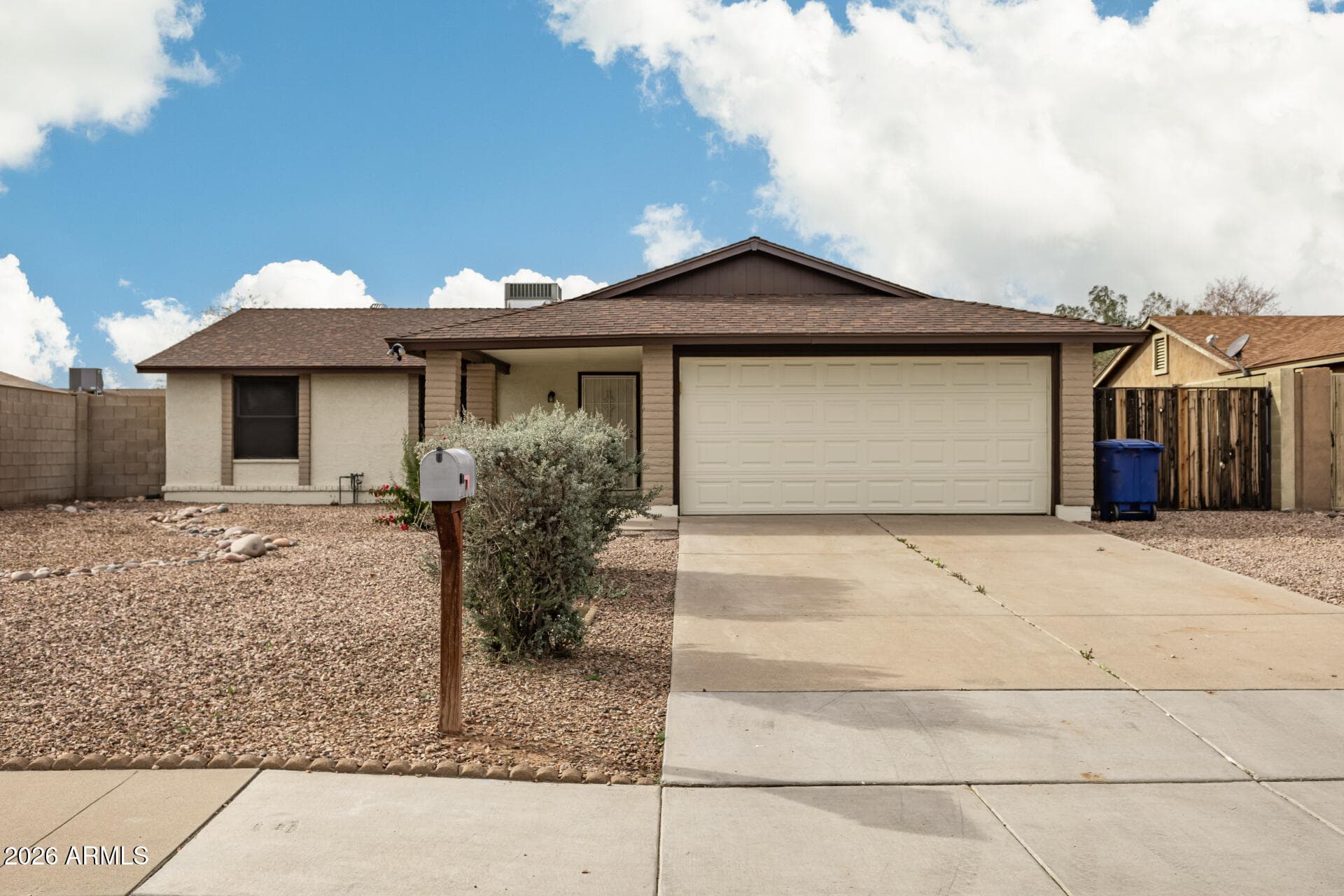 2016 N Arrowhead Dr — photo 1