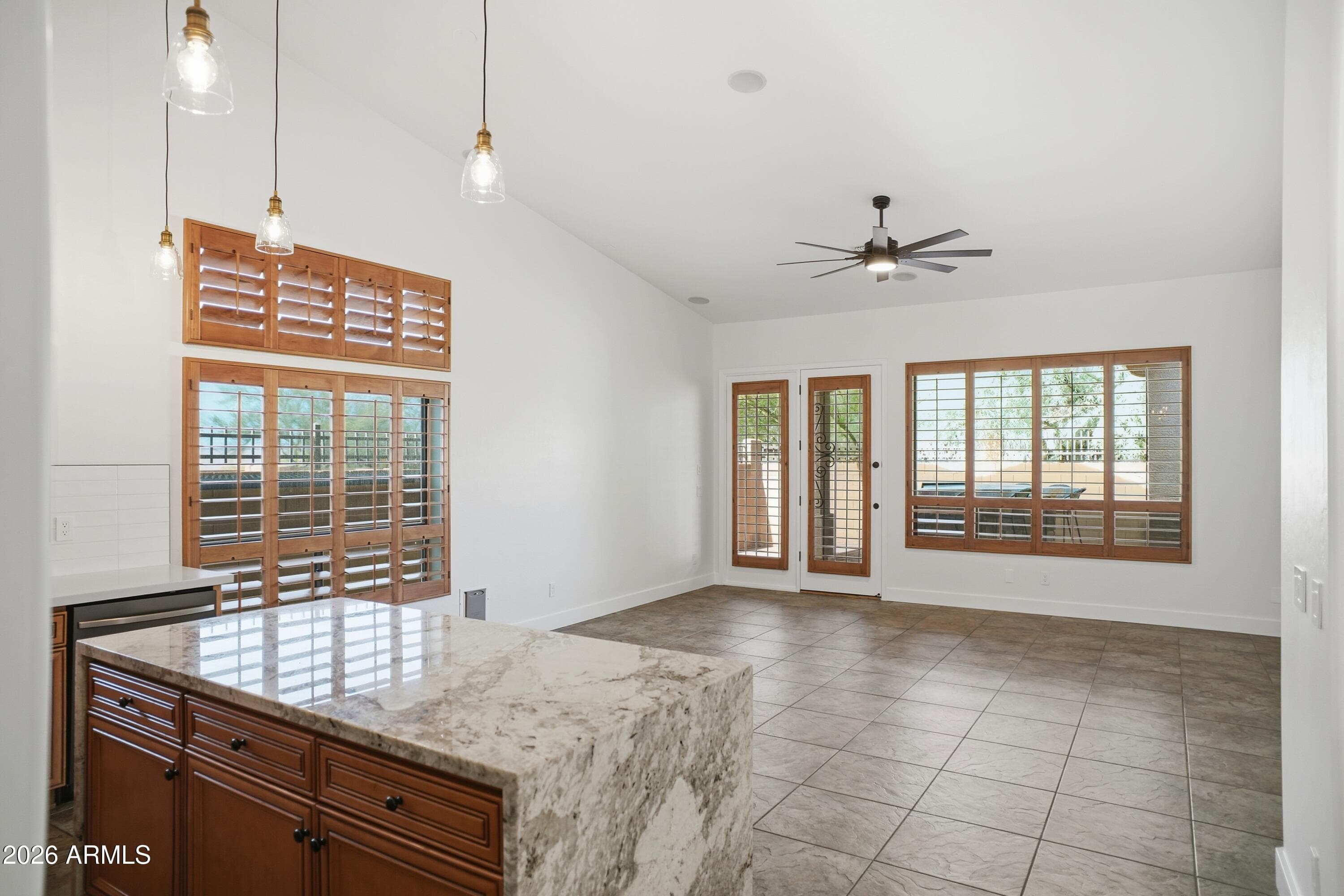 6832 E Pearl St — photo 2